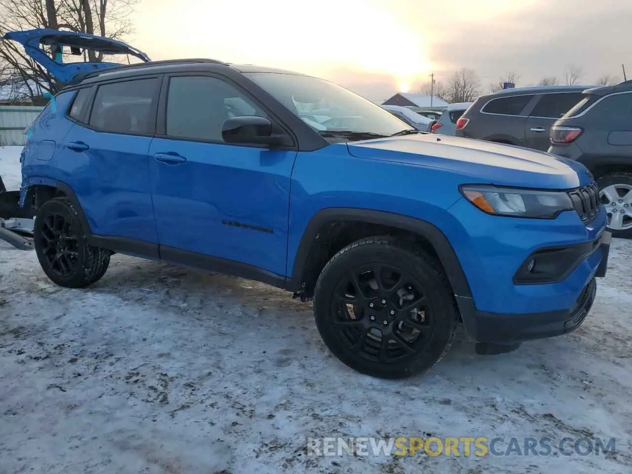 4 Photograph of a damaged car 3C4NJDBB2NT185753 JEEP COMPASS 2022