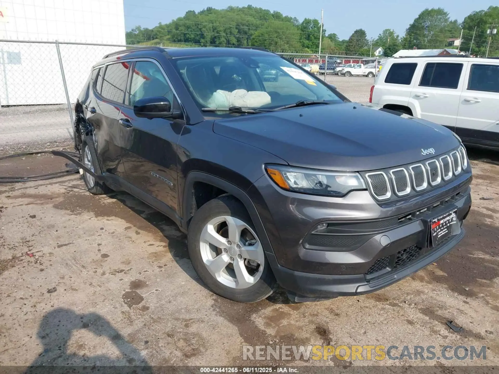 1 Photograph of a damaged car 3C4NJDBB3NT141583 JEEP COMPASS 2022