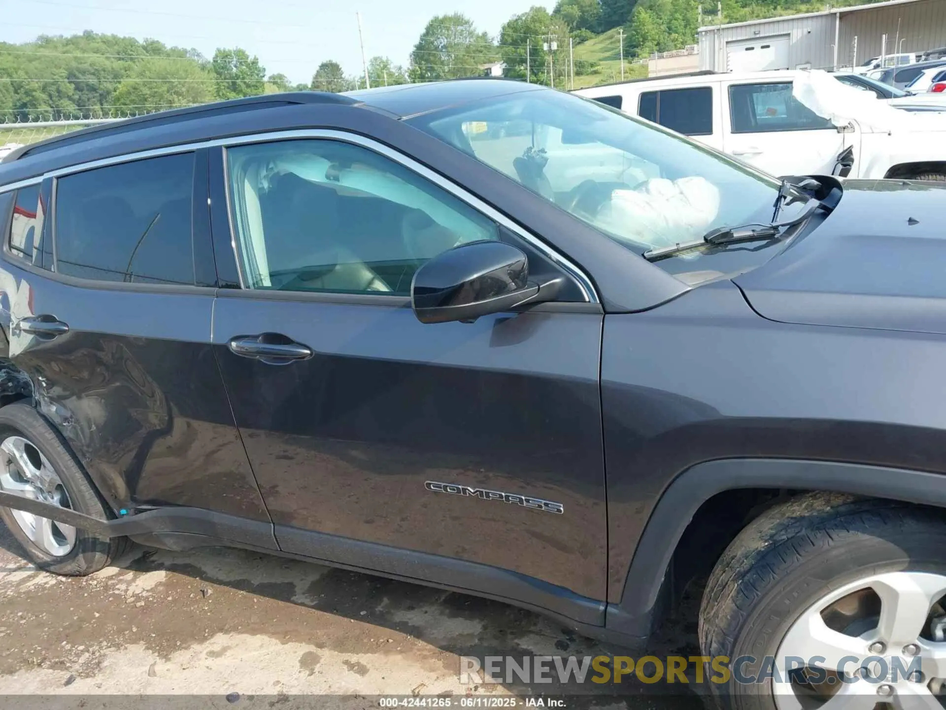 13 Photograph of a damaged car 3C4NJDBB3NT141583 JEEP COMPASS 2022
