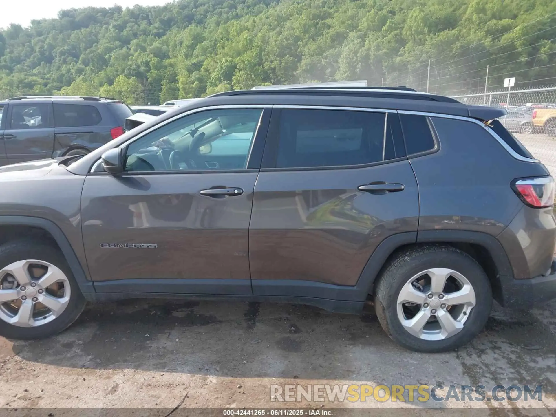 14 Photograph of a damaged car 3C4NJDBB3NT141583 JEEP COMPASS 2022