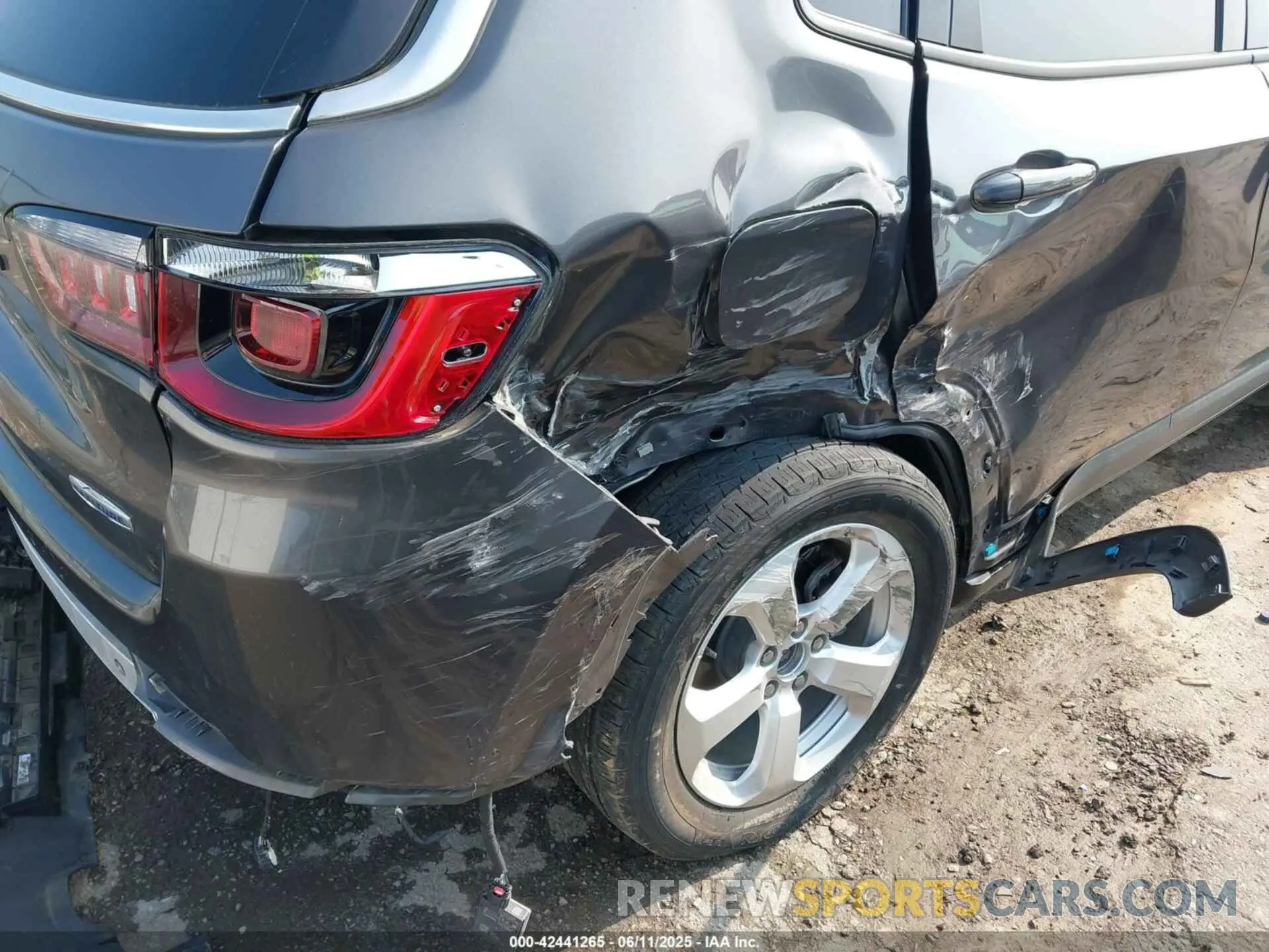 18 Photograph of a damaged car 3C4NJDBB3NT141583 JEEP COMPASS 2022