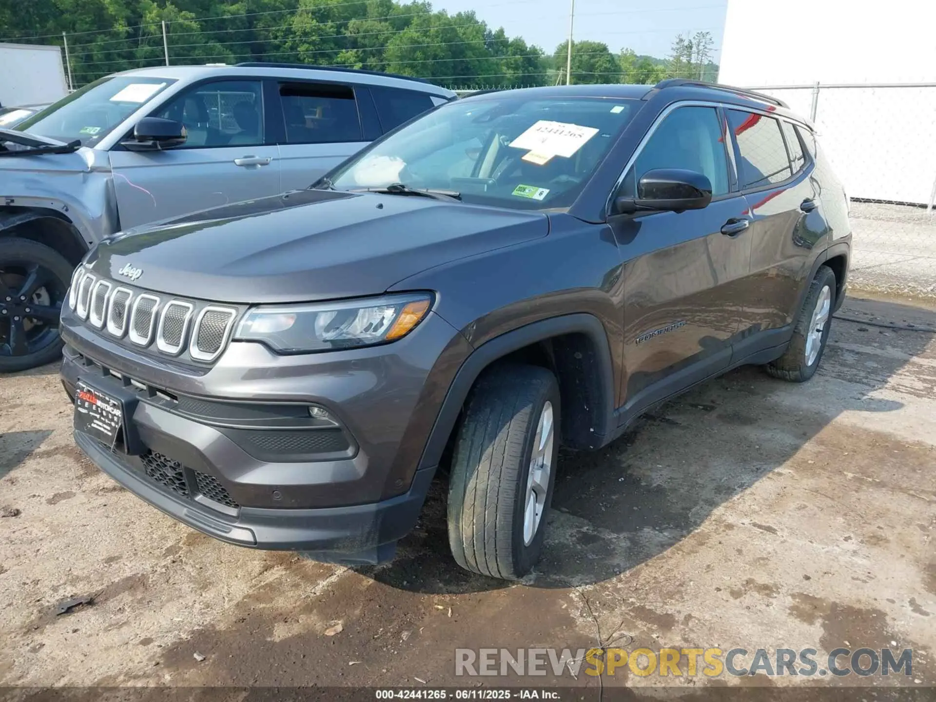 2 Photograph of a damaged car 3C4NJDBB3NT141583 JEEP COMPASS 2022