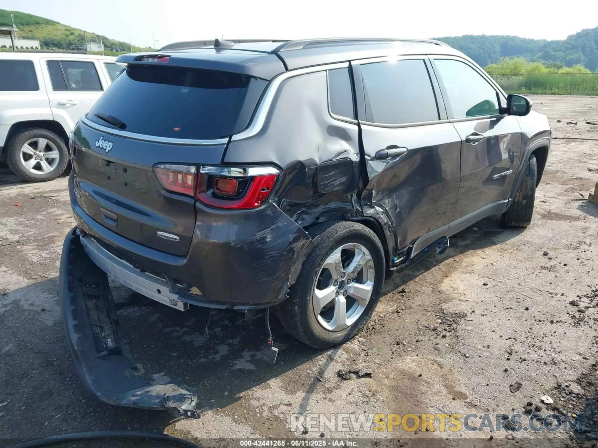 4 Photograph of a damaged car 3C4NJDBB3NT141583 JEEP COMPASS 2022