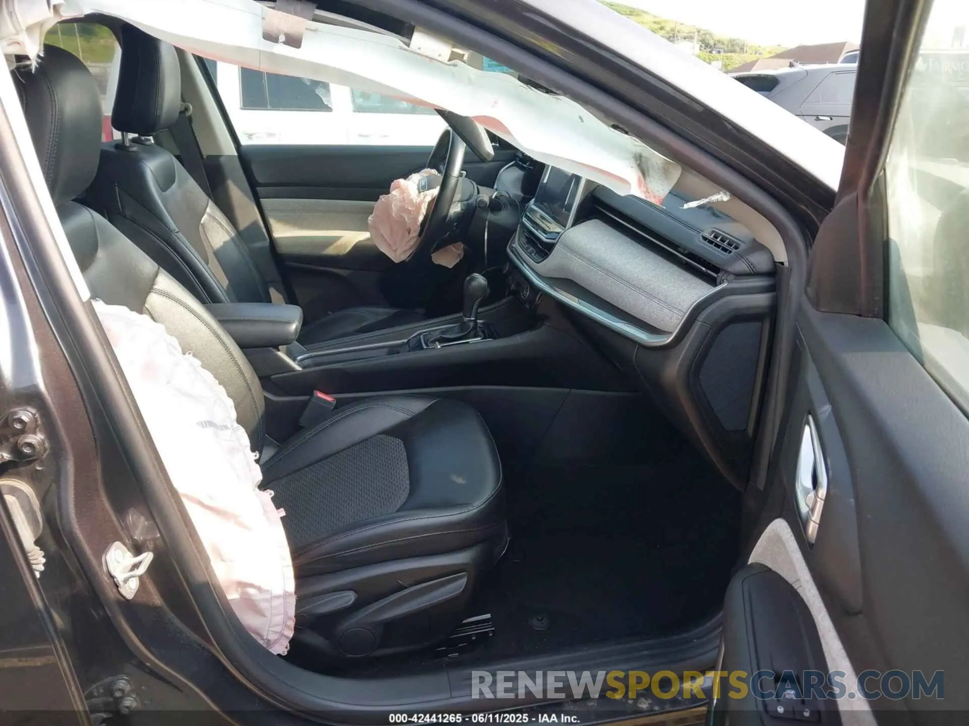 5 Photograph of a damaged car 3C4NJDBB3NT141583 JEEP COMPASS 2022
