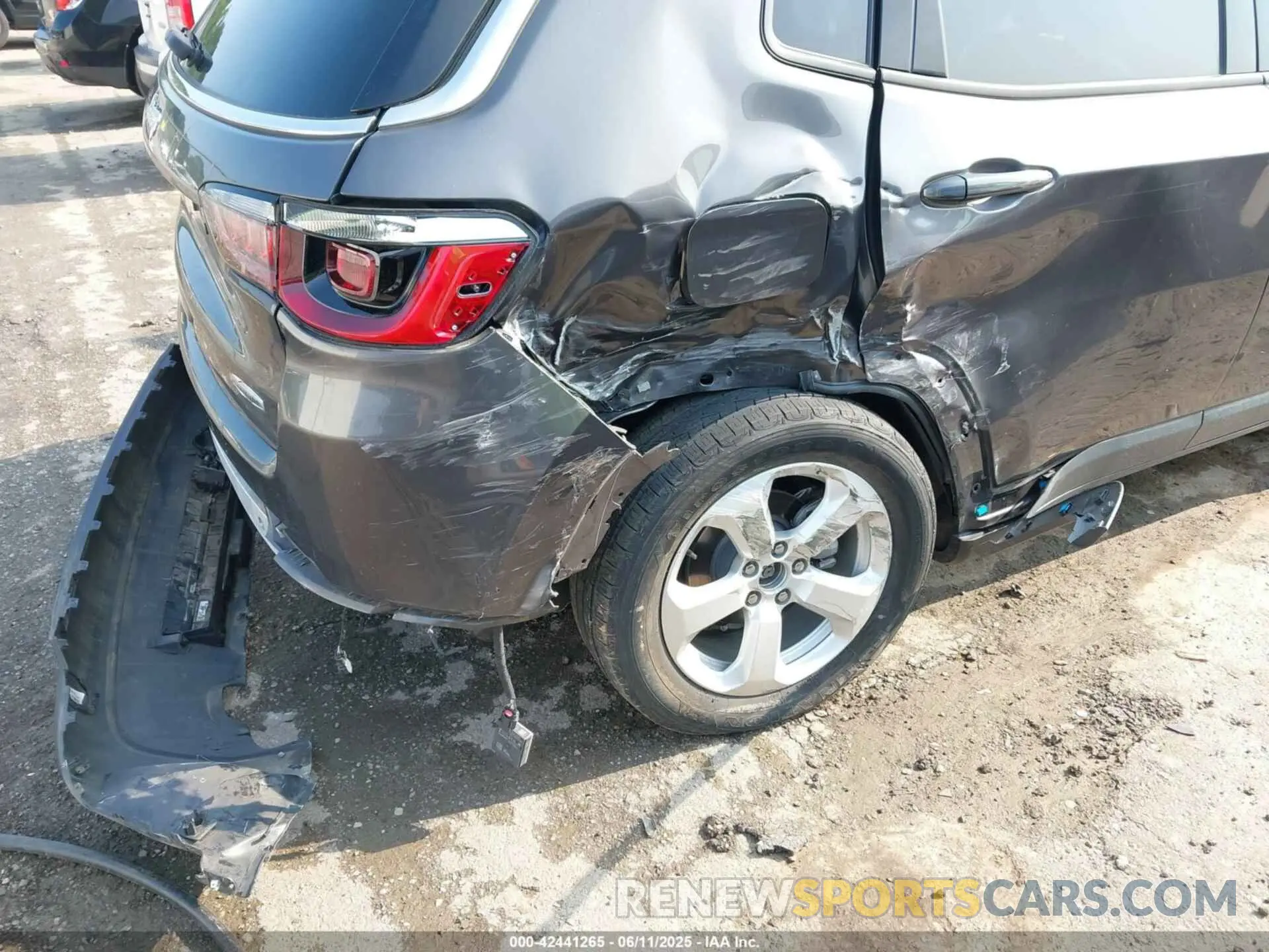 6 Photograph of a damaged car 3C4NJDBB3NT141583 JEEP COMPASS 2022