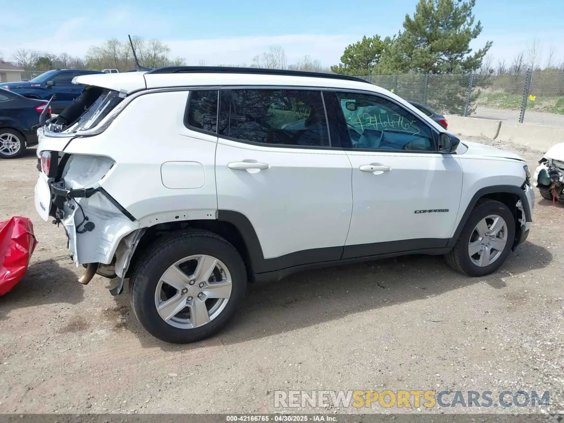 17 Photograph of a damaged car 3C4NJDBB3NT156973 JEEP COMPASS 2022
