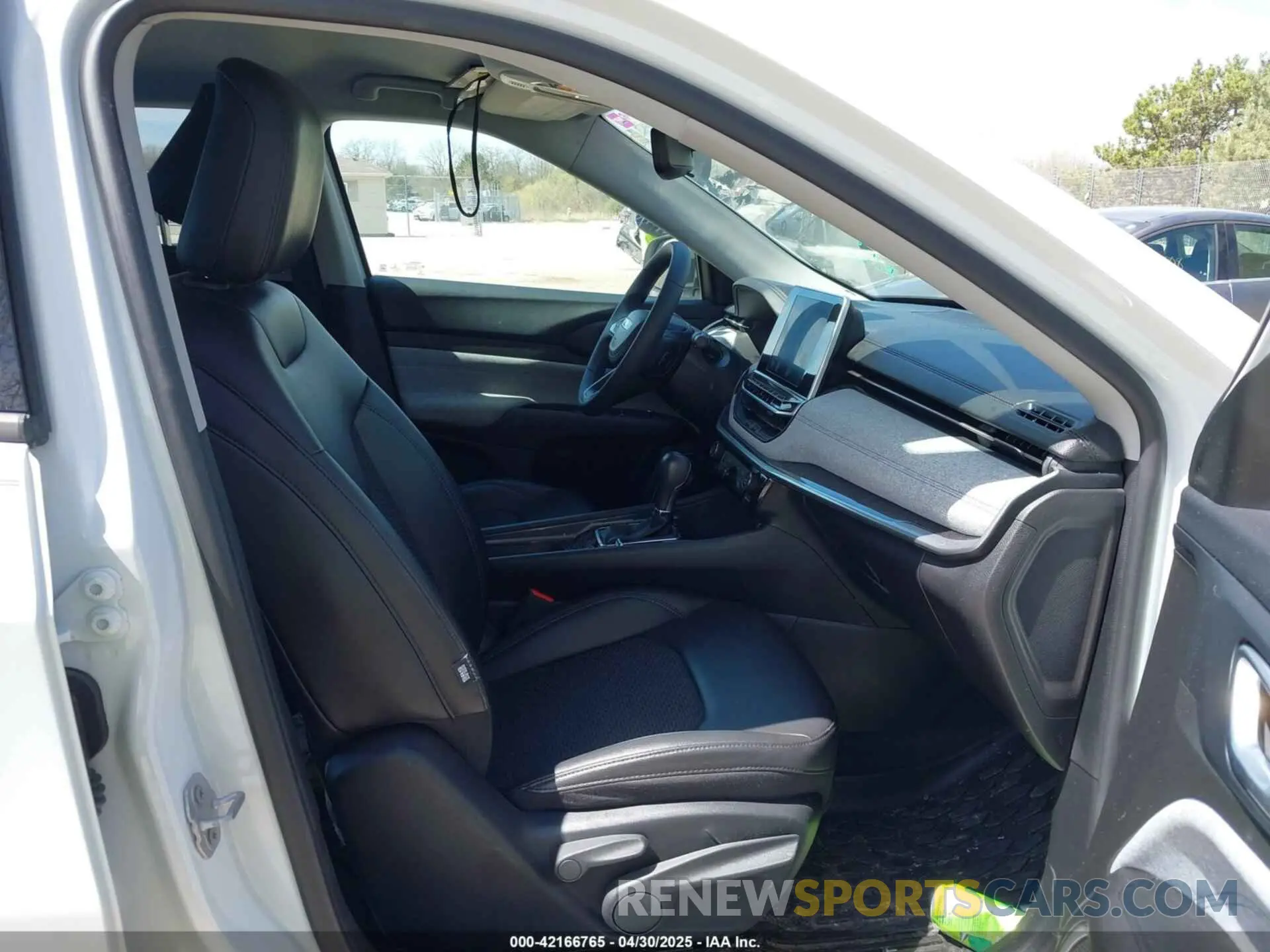 5 Photograph of a damaged car 3C4NJDBB3NT156973 JEEP COMPASS 2022
