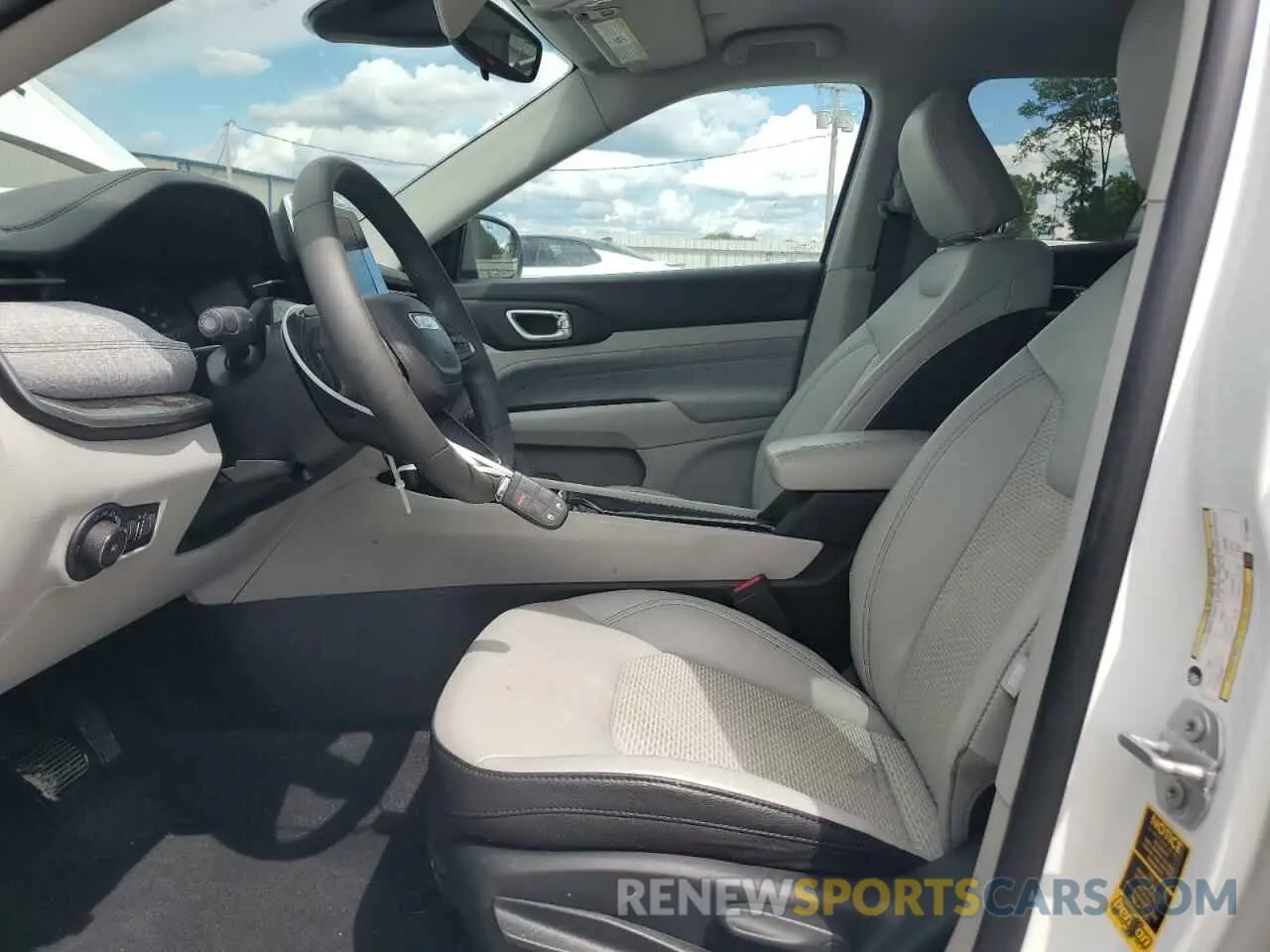 7 Photograph of a damaged car 3C4NJDBB3NT158254 JEEP COMPASS 2022