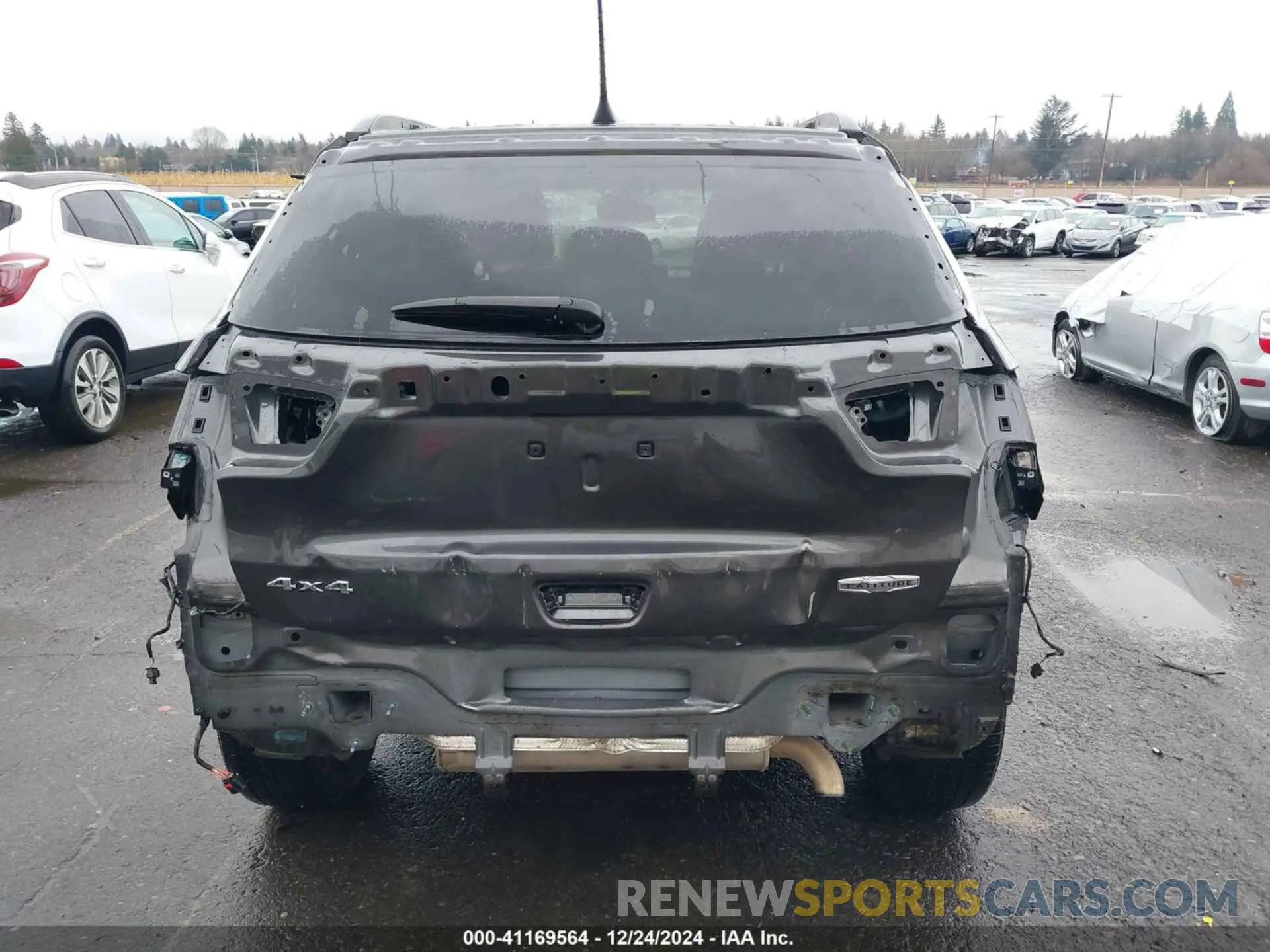 17 Photograph of a damaged car 3C4NJDBB3NT211986 JEEP COMPASS 2022