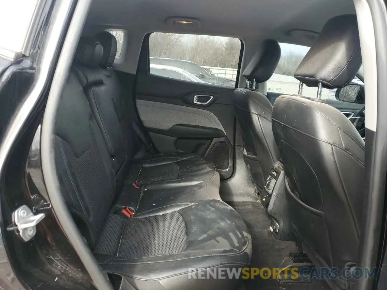 11 Photograph of a damaged car 3C4NJDBB6NT124048 JEEP COMPASS 2022