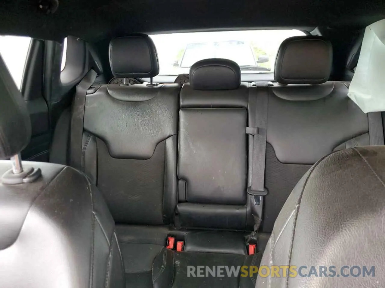 10 Photograph of a damaged car 3C4NJDBB6NT182287 JEEP COMPASS 2022