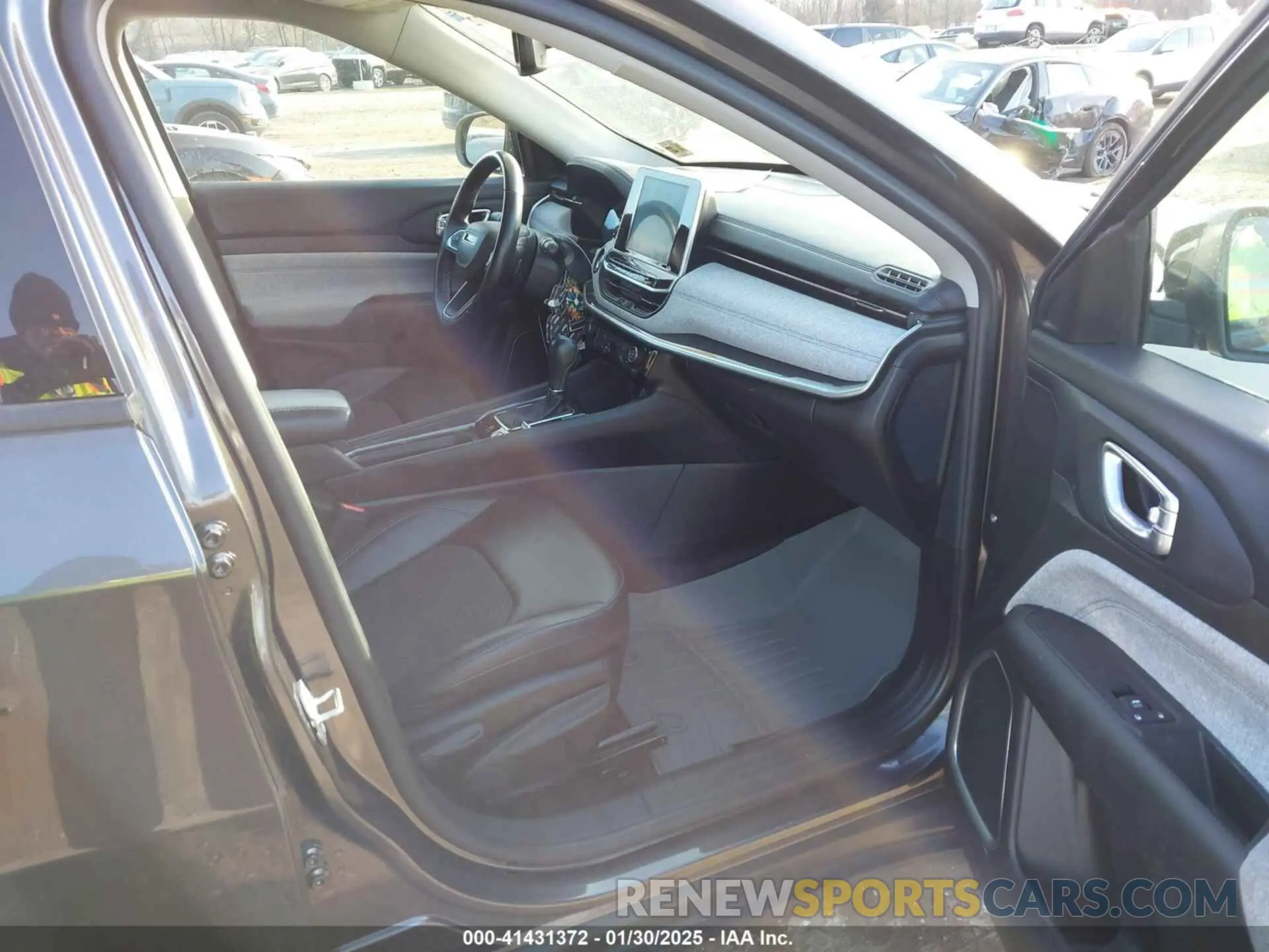 5 Photograph of a damaged car 3C4NJDBB7NT123913 JEEP COMPASS 2022