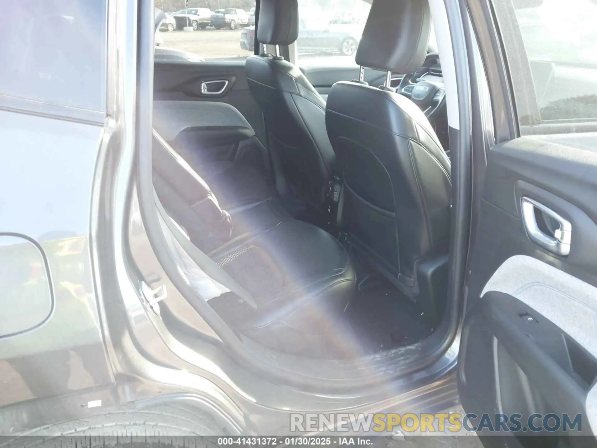 8 Photograph of a damaged car 3C4NJDBB7NT123913 JEEP COMPASS 2022