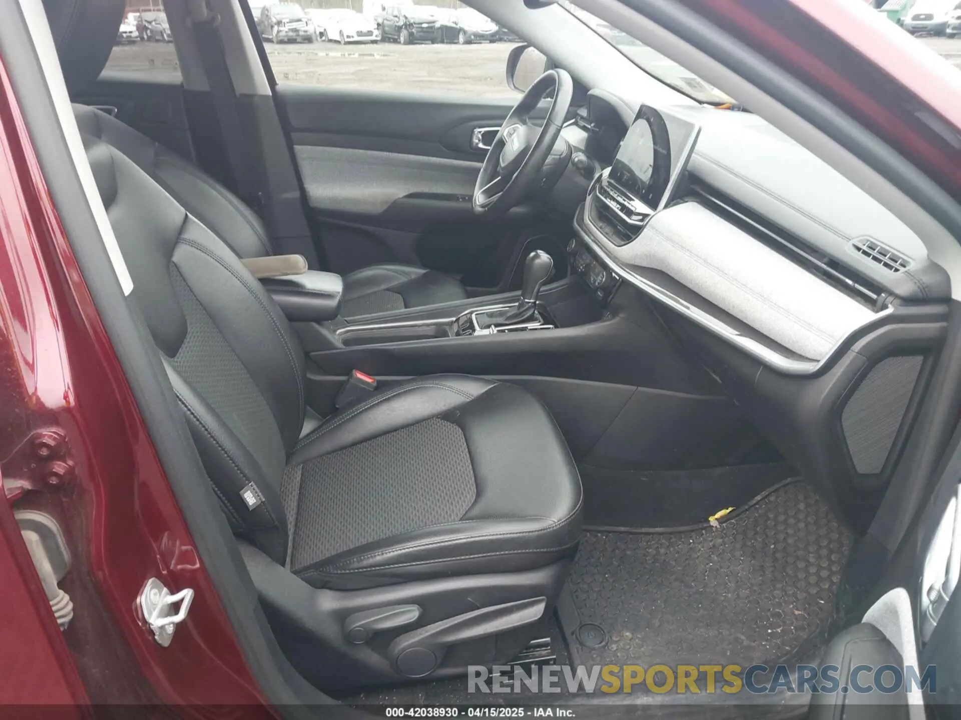 5 Photograph of a damaged car 3C4NJDBB7NT206323 JEEP COMPASS 2022