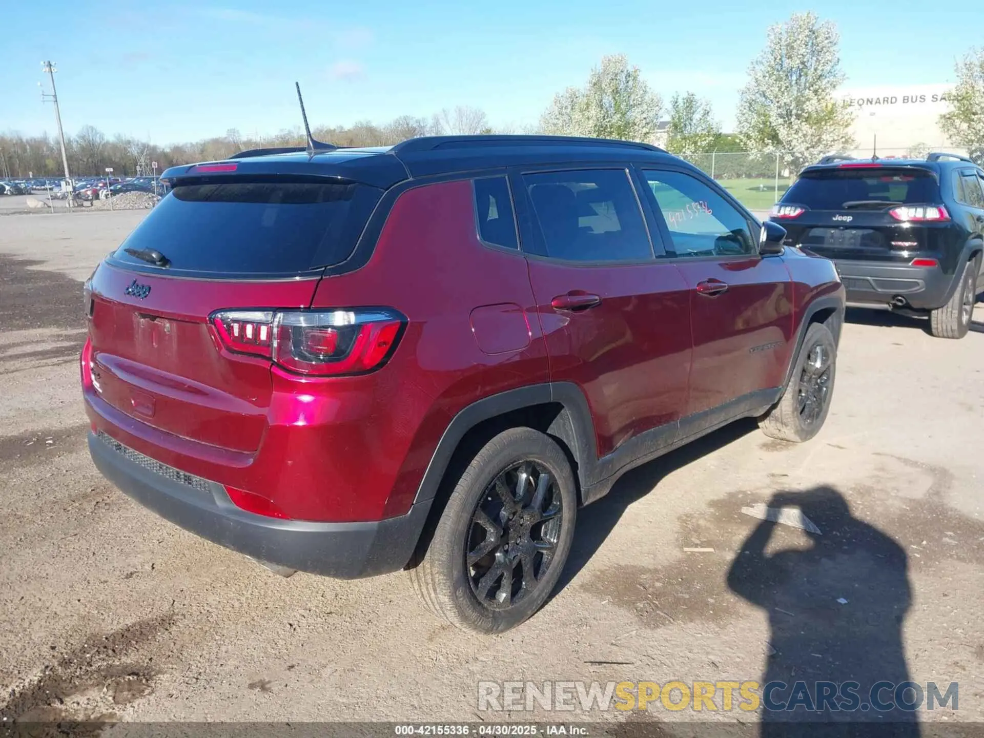 4 Photograph of a damaged car 3C4NJDBB8NT184607 JEEP COMPASS 2022