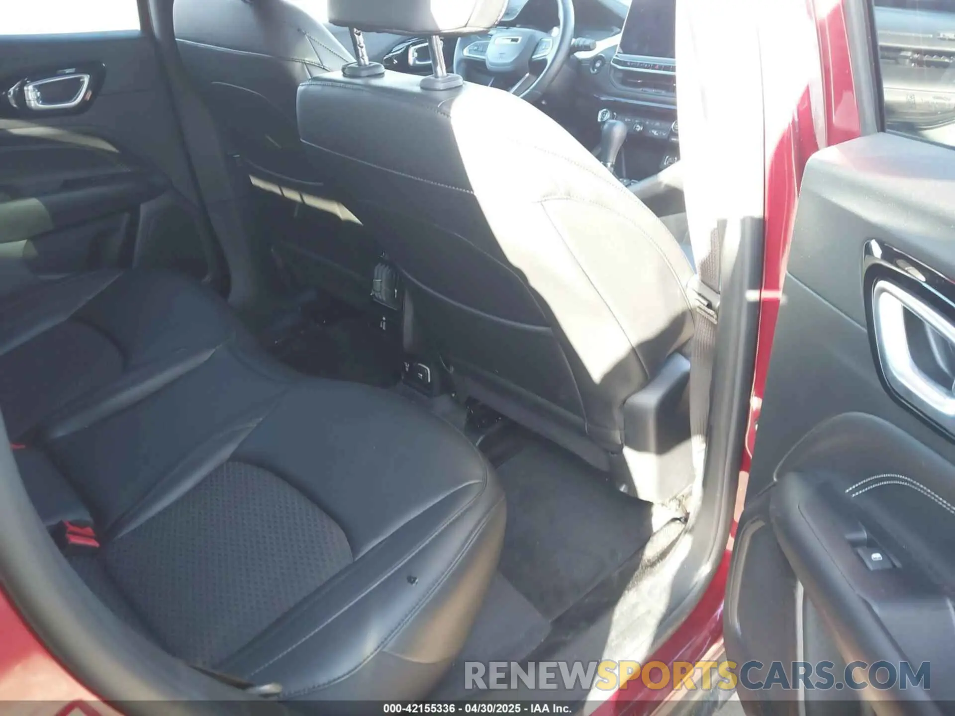 8 Photograph of a damaged car 3C4NJDBB8NT184607 JEEP COMPASS 2022