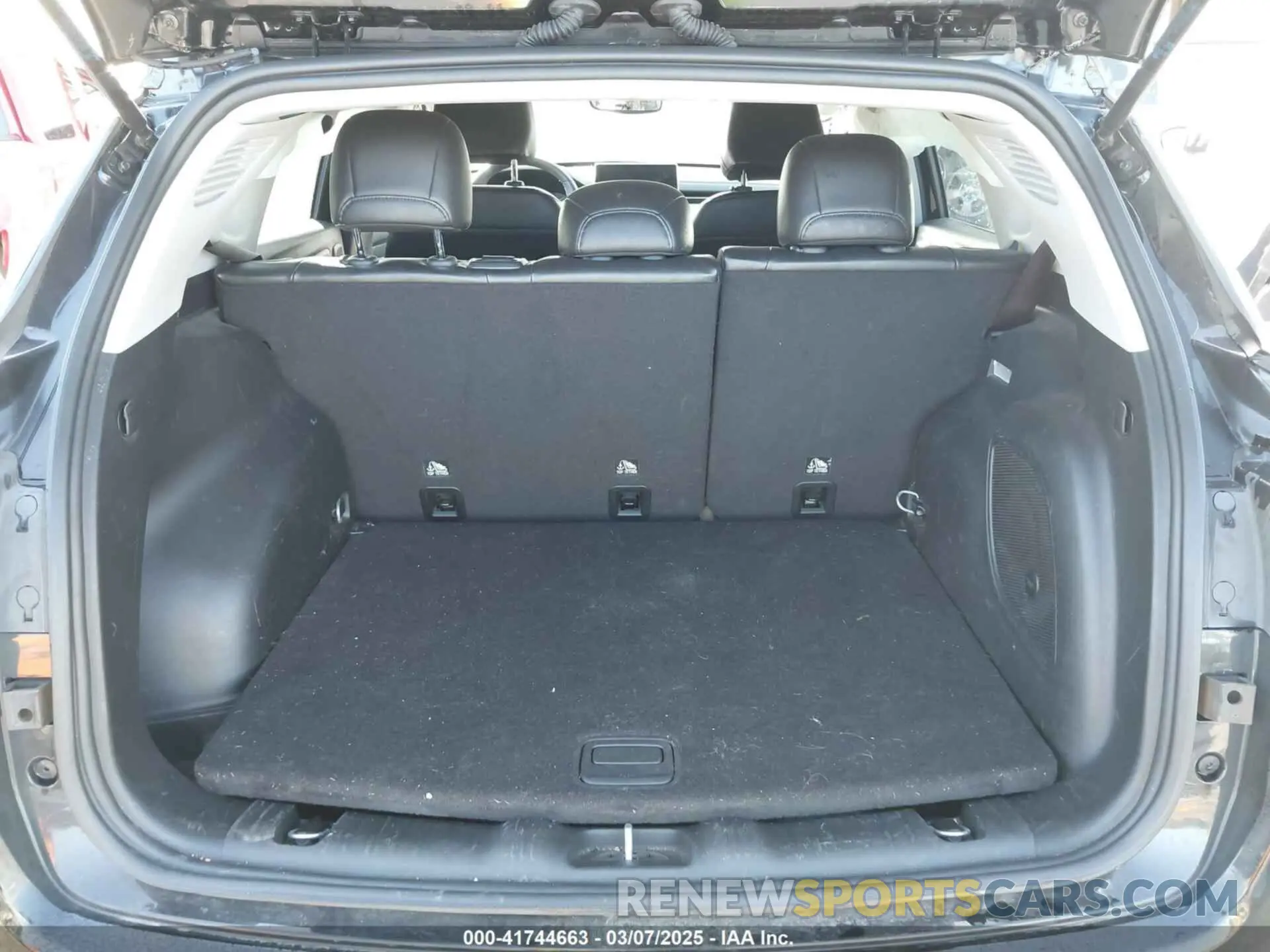 17 Photograph of a damaged car 3C4NJDBB9NT210065 JEEP COMPASS 2022