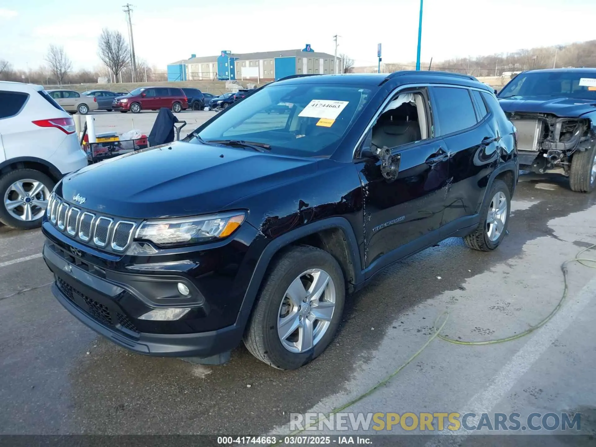 2 Photograph of a damaged car 3C4NJDBB9NT210065 JEEP COMPASS 2022