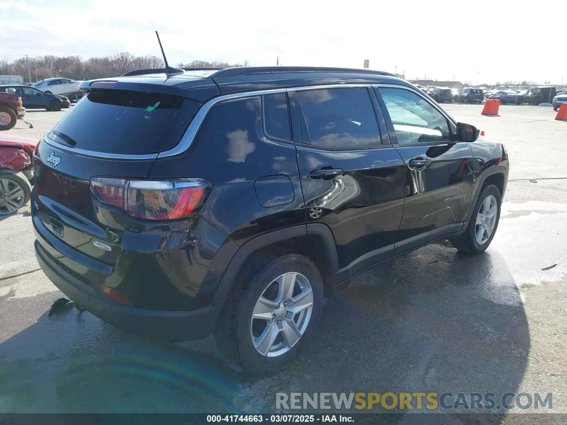4 Photograph of a damaged car 3C4NJDBB9NT210065 JEEP COMPASS 2022