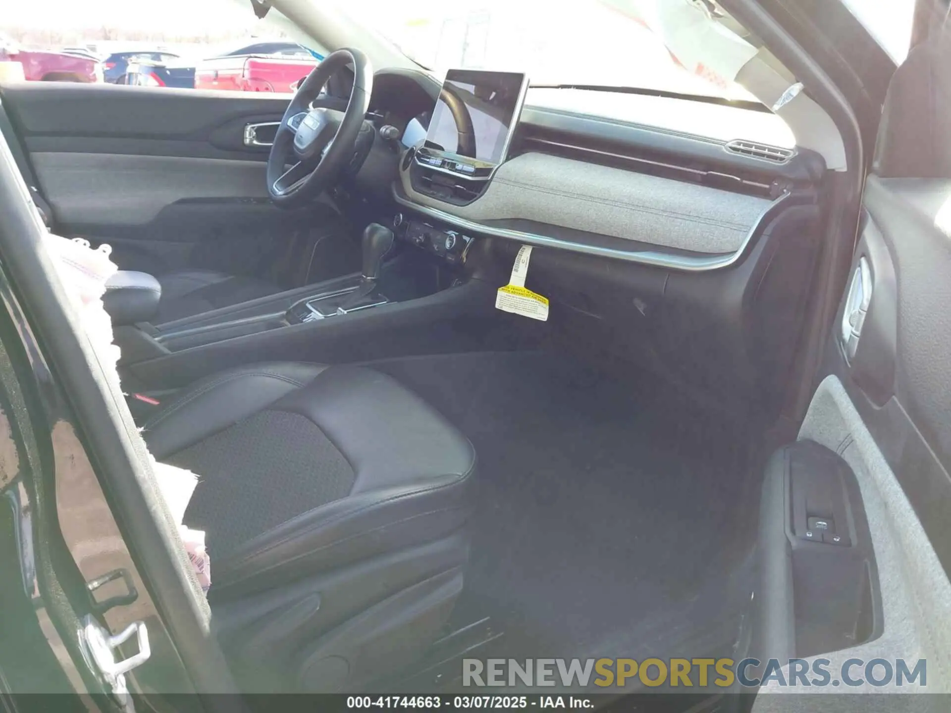 5 Photograph of a damaged car 3C4NJDBB9NT210065 JEEP COMPASS 2022