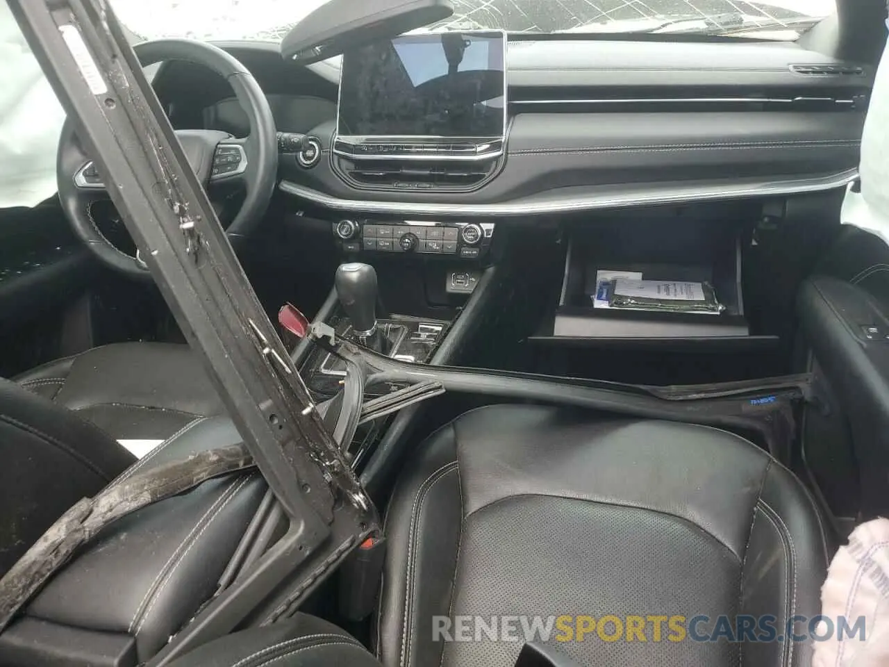 8 Photograph of a damaged car 3C4NJDCB0NT178556 JEEP COMPASS 2022