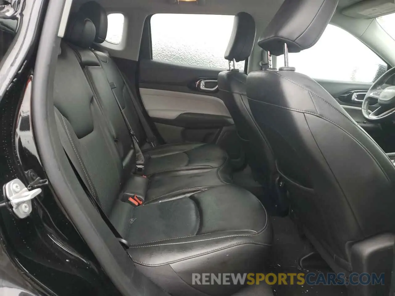 10 Photograph of a damaged car 3C4NJDCB0NT186172 JEEP COMPASS 2022