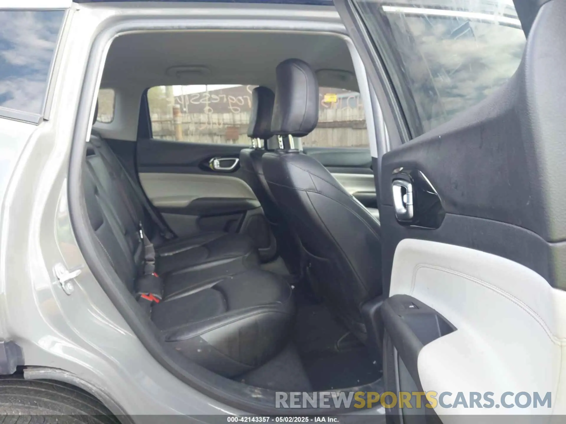 8 Photograph of a damaged car 3C4NJDCB3NT145518 JEEP COMPASS 2022