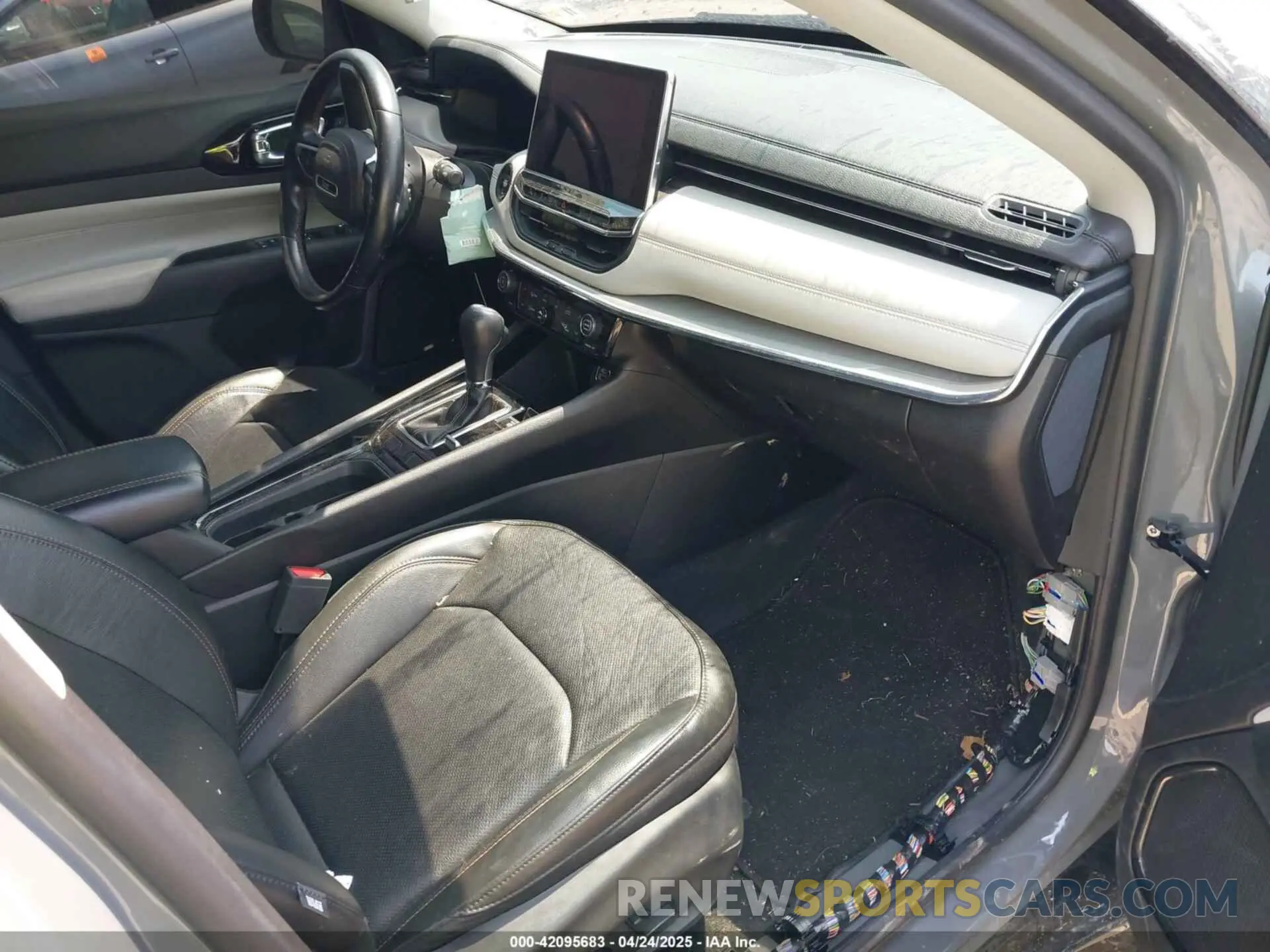 5 Photograph of a damaged car 3C4NJDCB4NT158729 JEEP COMPASS 2022