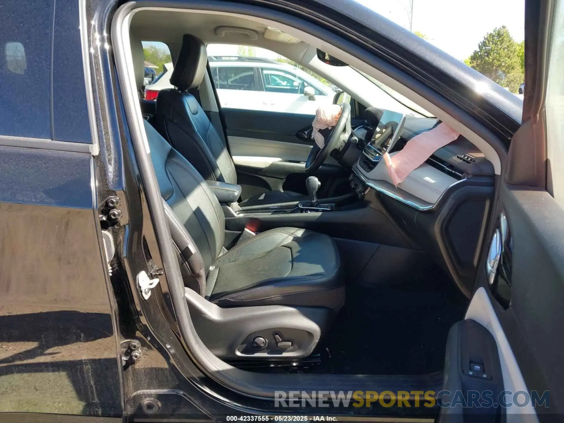5 Photograph of a damaged car 3C4NJDCB4NT189558 JEEP COMPASS 2022