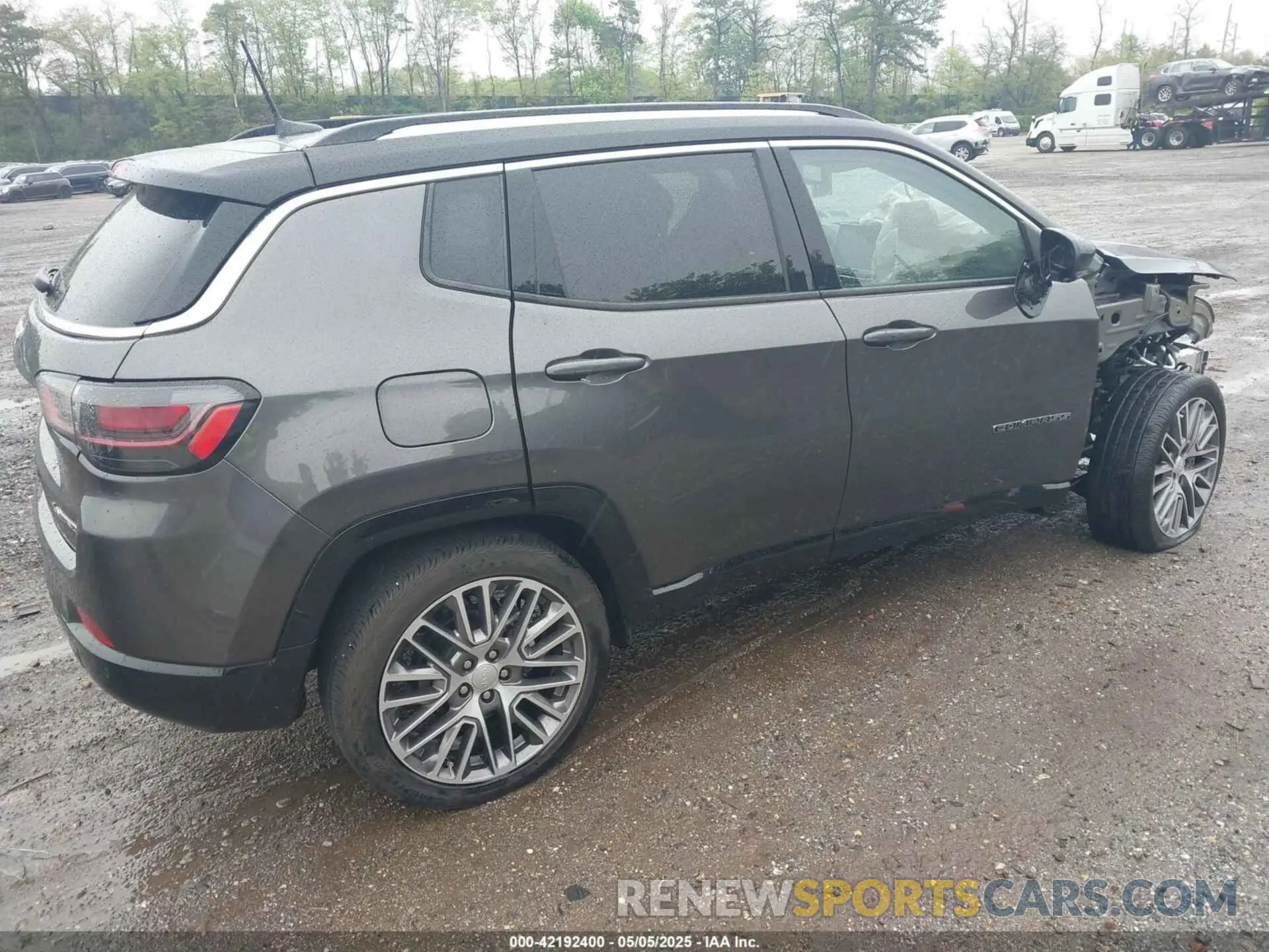 4 Photograph of a damaged car 3C4NJDCB7NT141939 JEEP COMPASS 2022