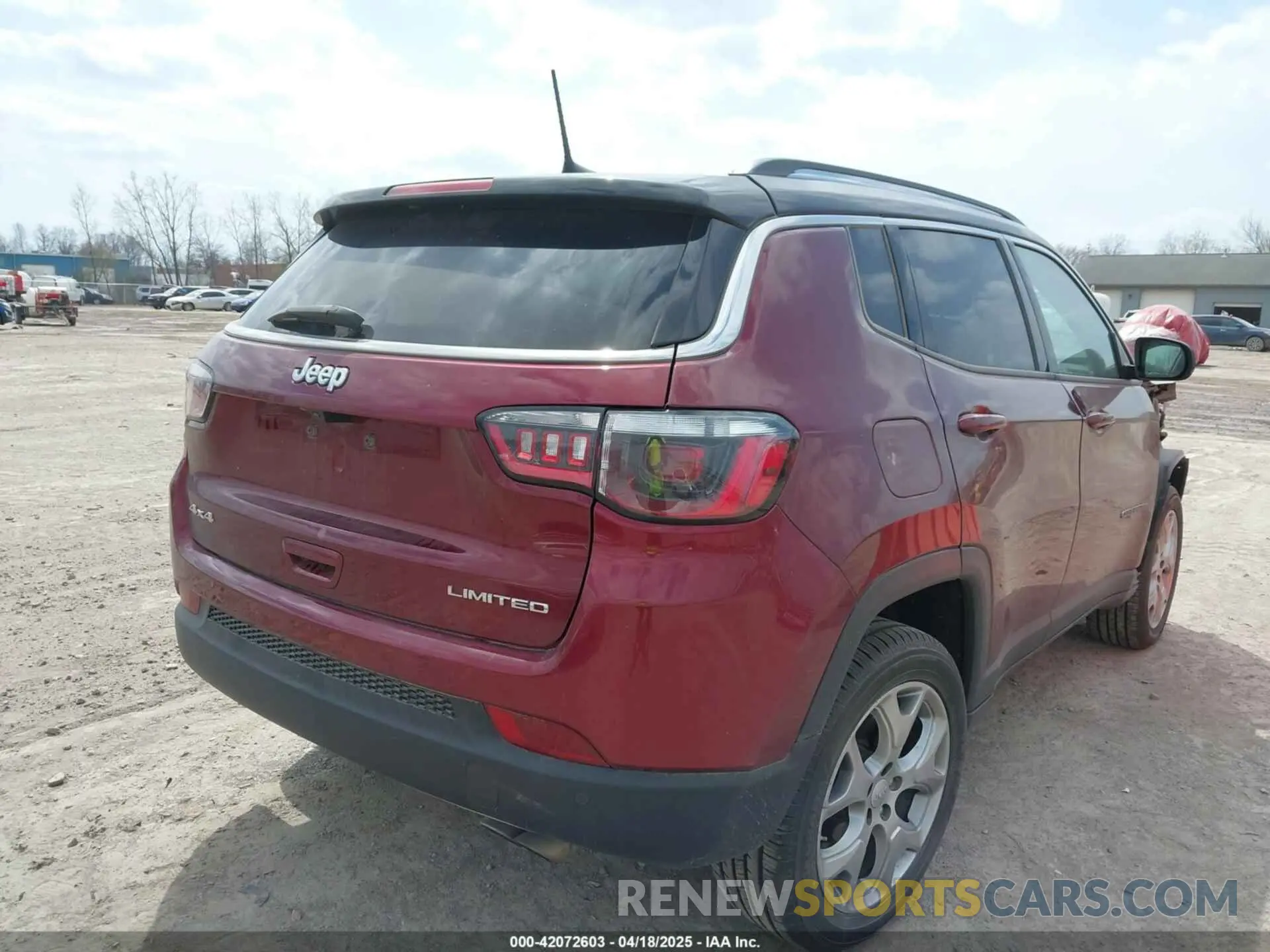 4 Photograph of a damaged car 3C4NJDCB8NT124275 JEEP COMPASS 2022