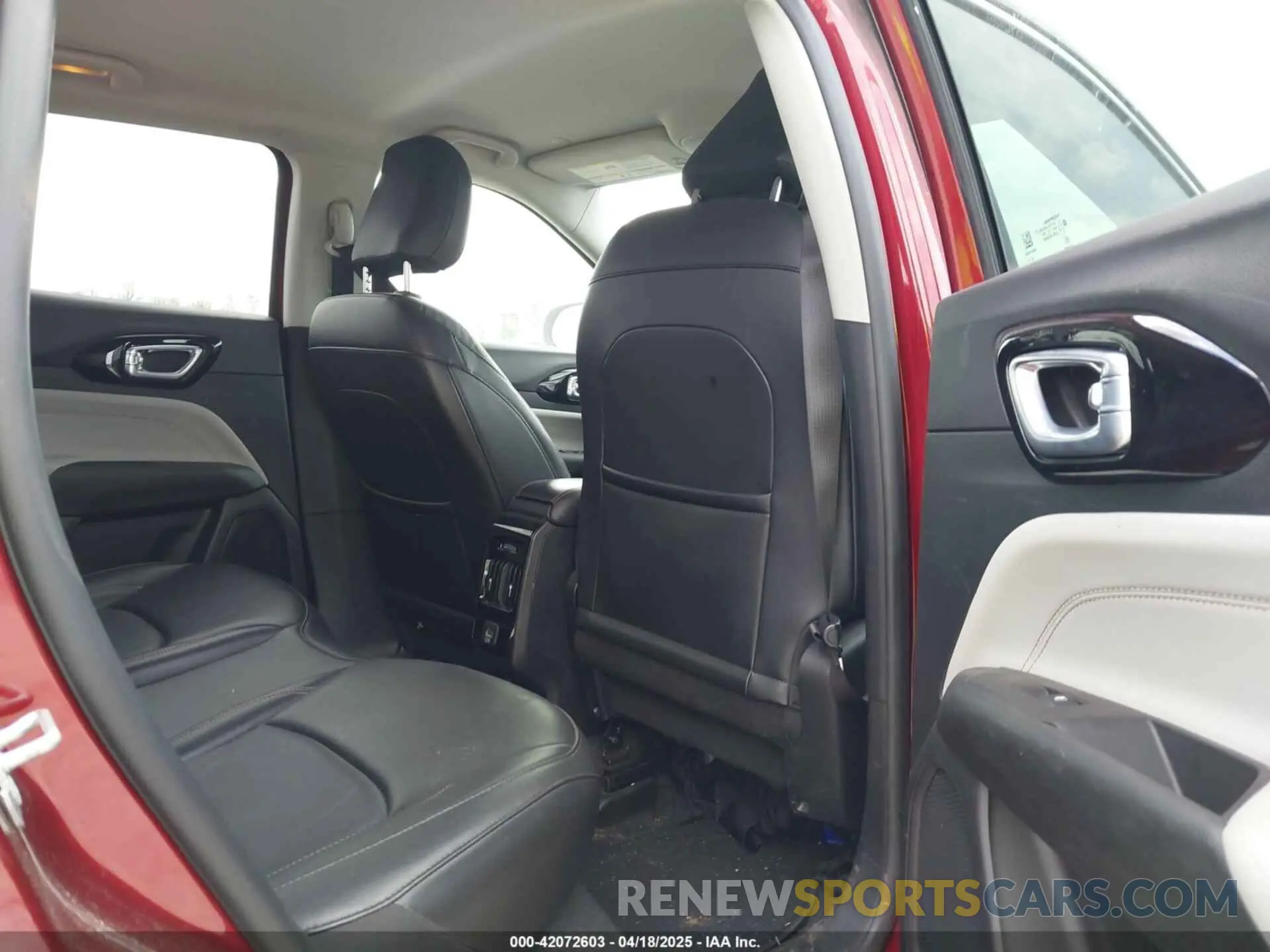 8 Photograph of a damaged car 3C4NJDCB8NT124275 JEEP COMPASS 2022