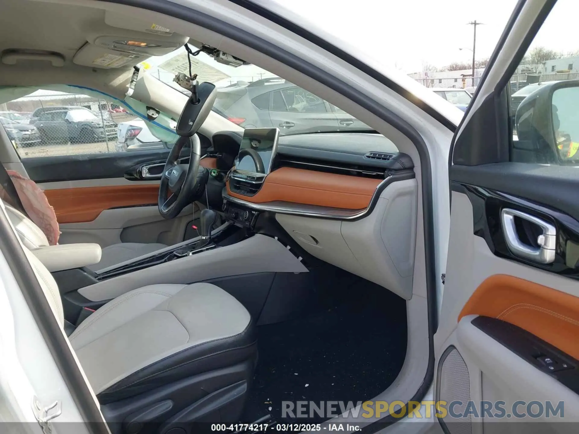 5 Photograph of a damaged car 3C4NJDCB9NT130392 JEEP COMPASS 2022