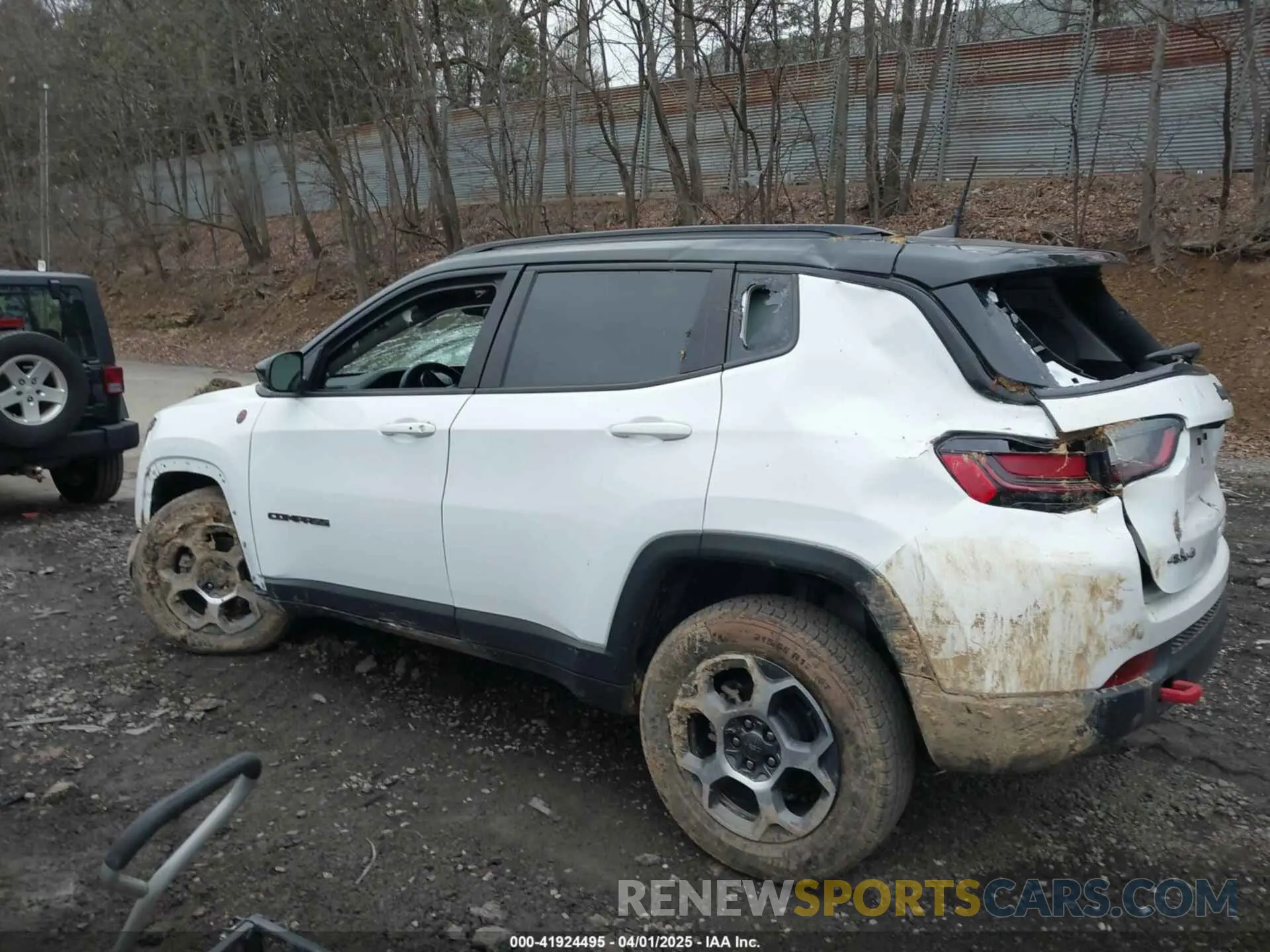 15 Photograph of a damaged car 3C4NJDDB1NT202944 JEEP COMPASS 2022