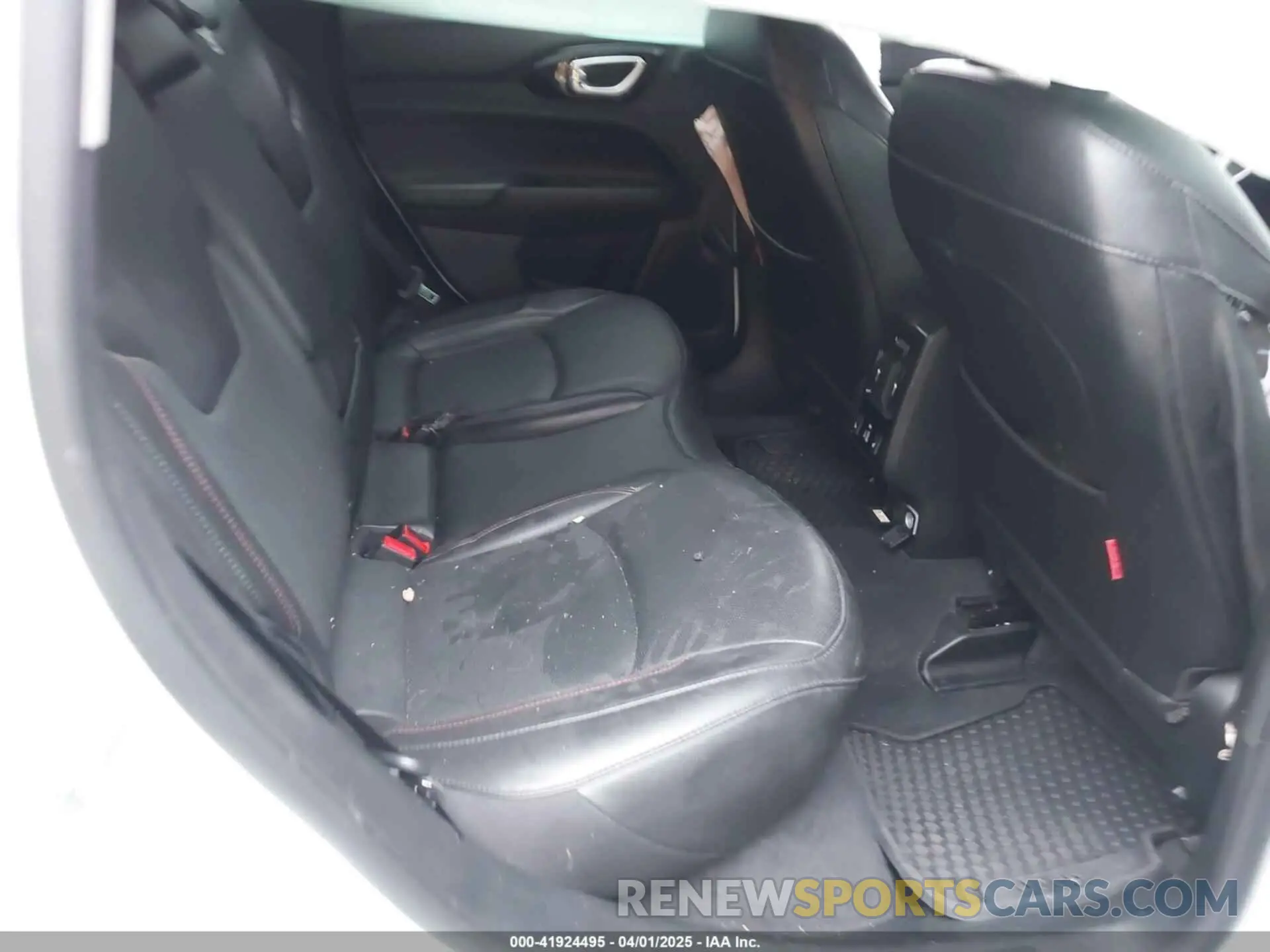 8 Photograph of a damaged car 3C4NJDDB1NT202944 JEEP COMPASS 2022