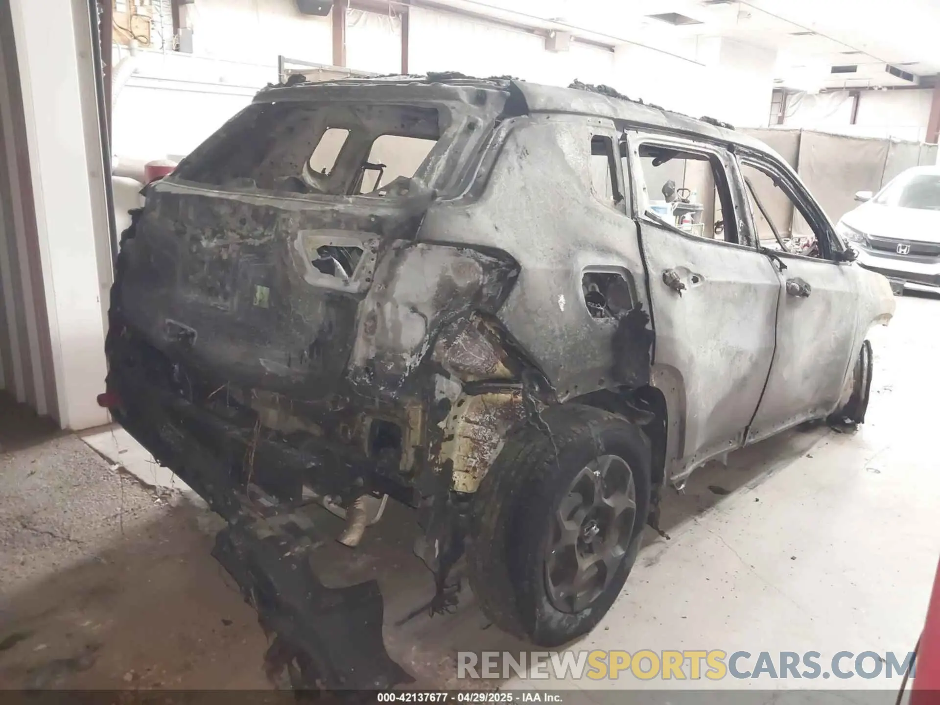 4 Photograph of a damaged car 3C4NJDDB2NT233782 JEEP COMPASS 2022