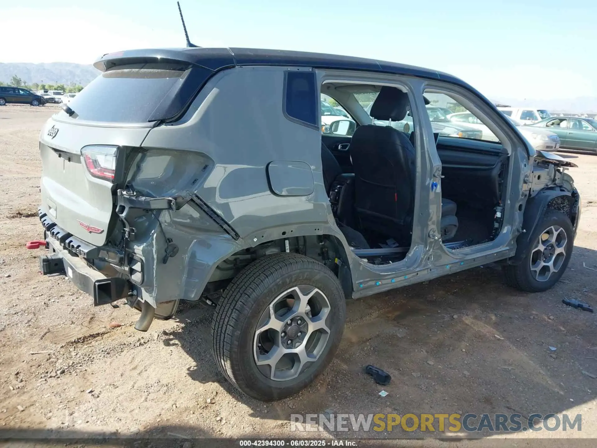 4 Photograph of a damaged car 3C4NJDDB3NT152290 JEEP COMPASS 2022