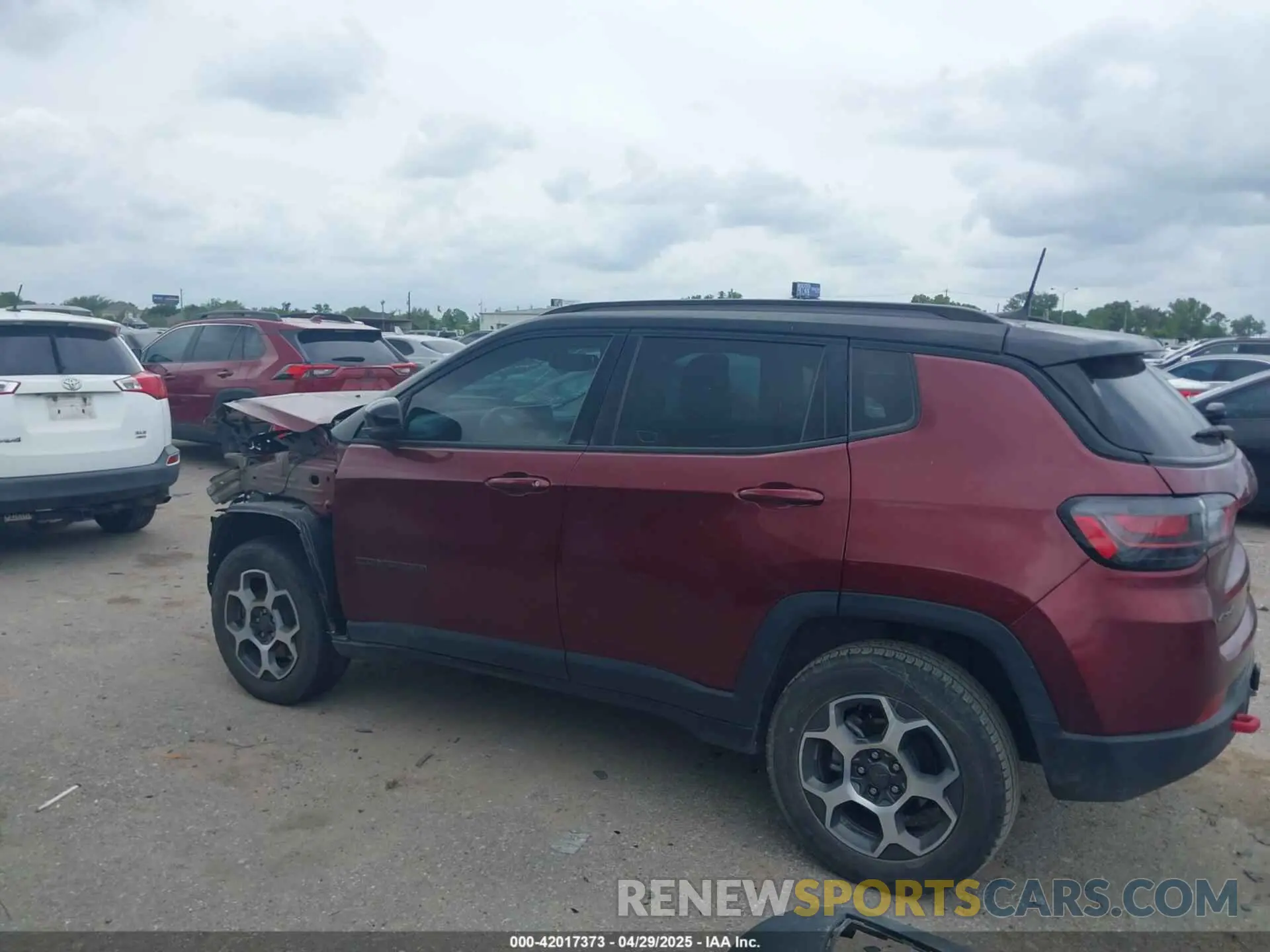 15 Photograph of a damaged car 3C4NJDDB3NT203092 JEEP COMPASS 2022