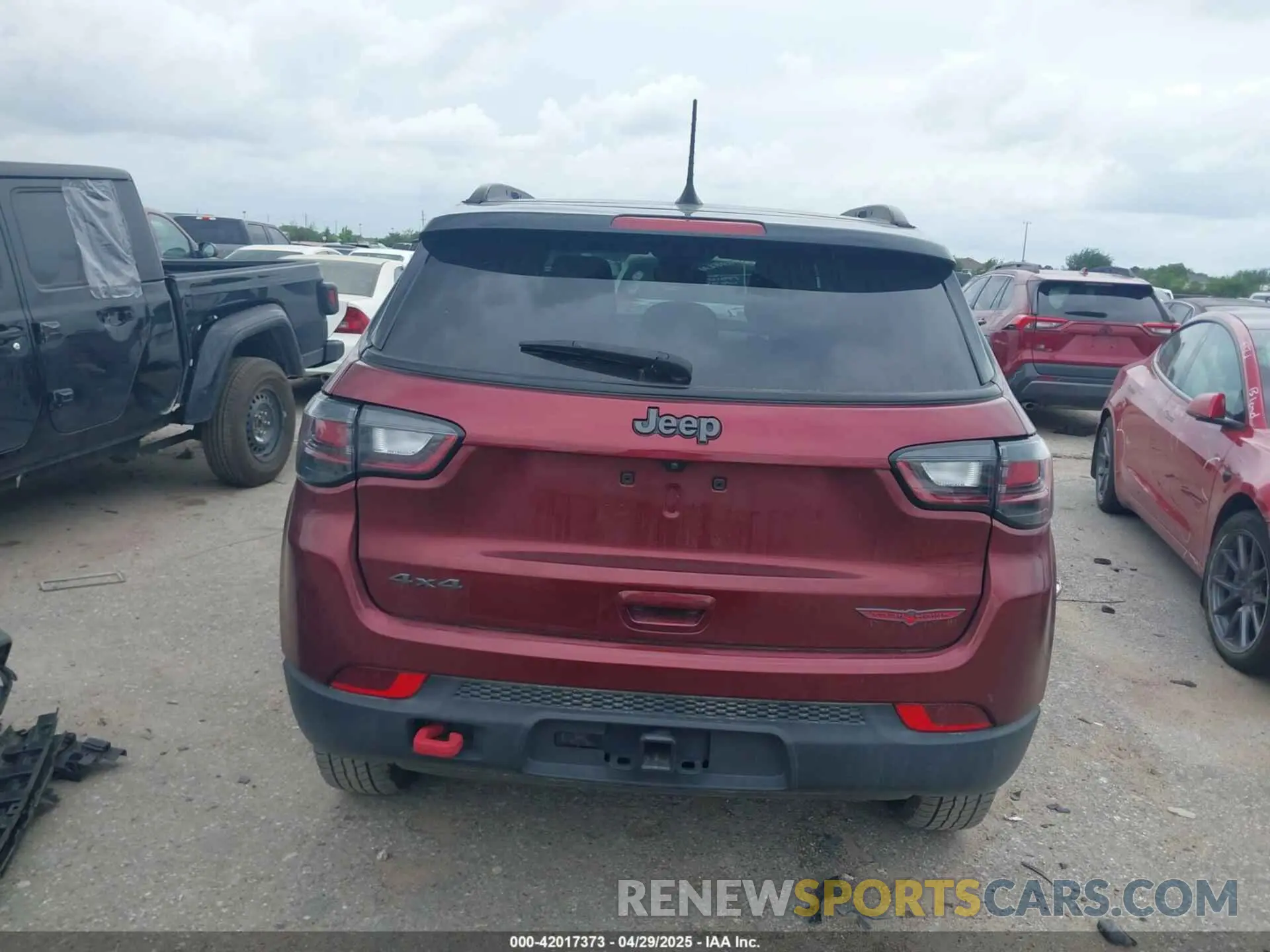 17 Photograph of a damaged car 3C4NJDDB3NT203092 JEEP COMPASS 2022