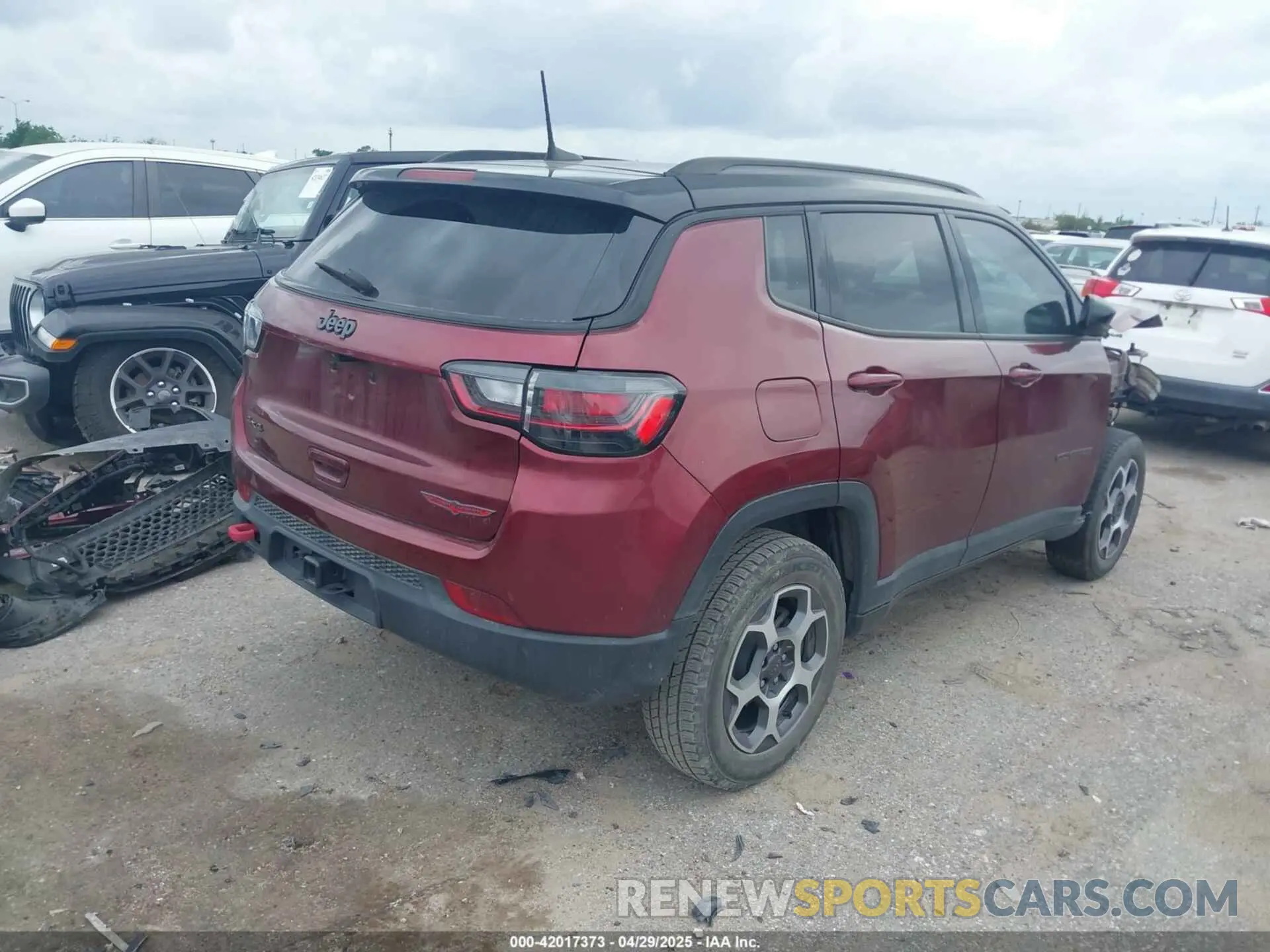4 Photograph of a damaged car 3C4NJDDB3NT203092 JEEP COMPASS 2022