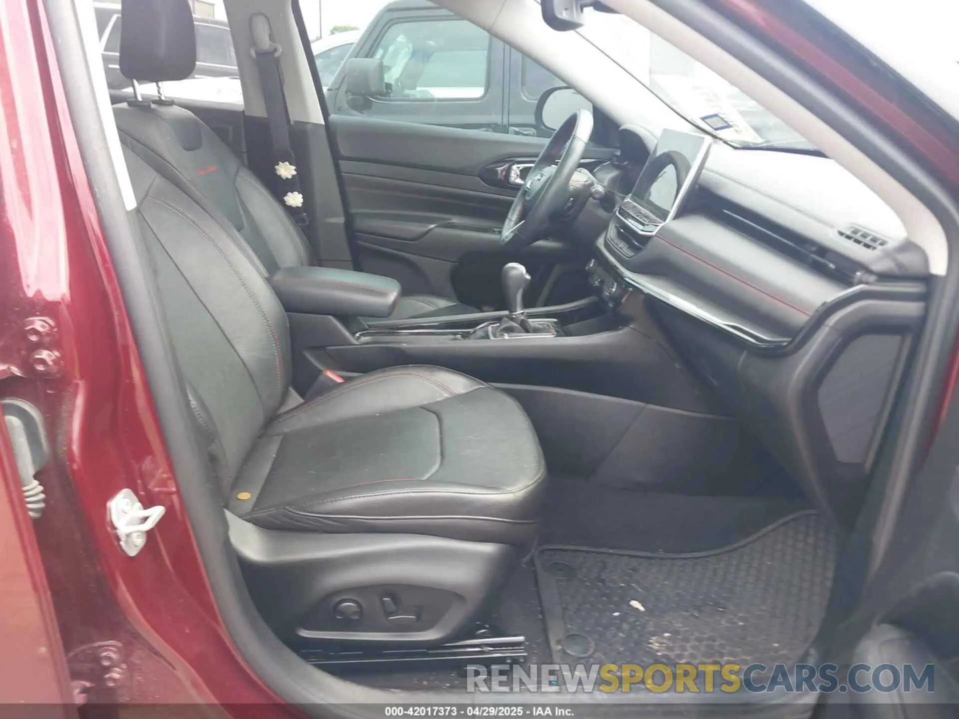 5 Photograph of a damaged car 3C4NJDDB3NT203092 JEEP COMPASS 2022
