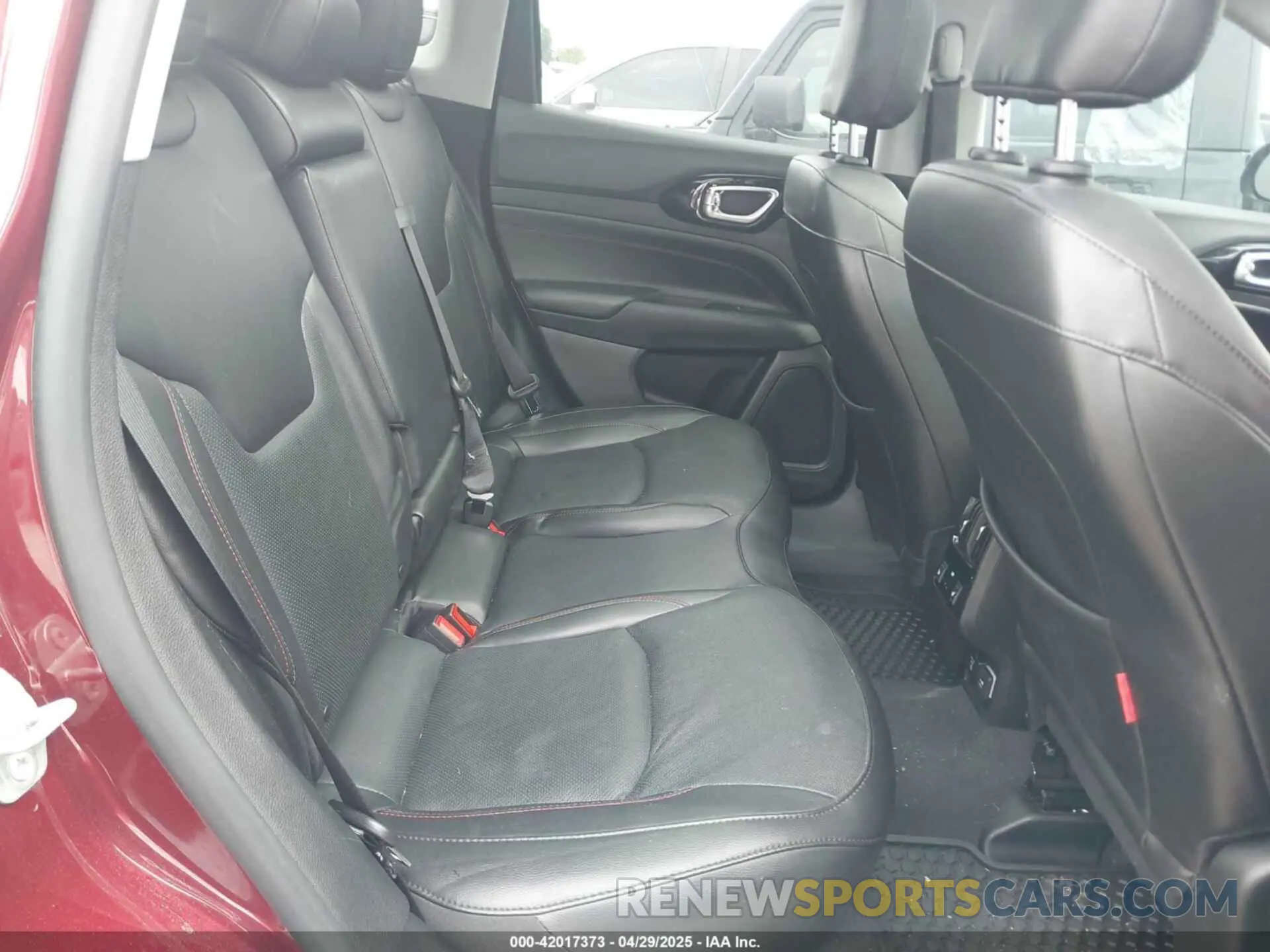 8 Photograph of a damaged car 3C4NJDDB3NT203092 JEEP COMPASS 2022