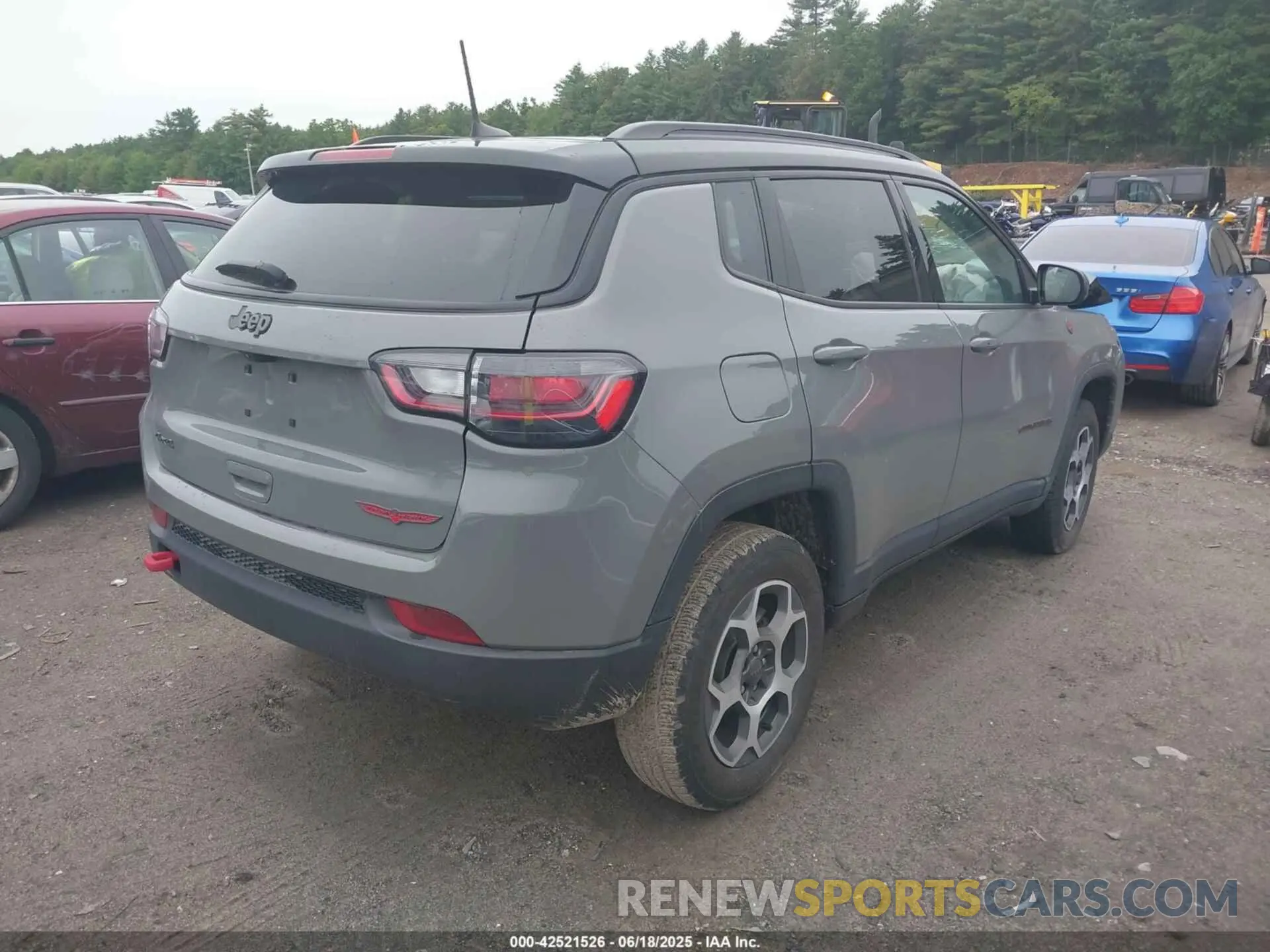 4 Photograph of a damaged car 3C4NJDDB4NT193706 JEEP COMPASS 2022
