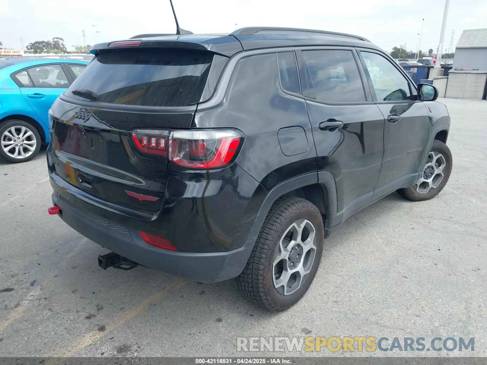 4 Photograph of a damaged car 3C4NJDDB8NT107992 JEEP COMPASS 2022
