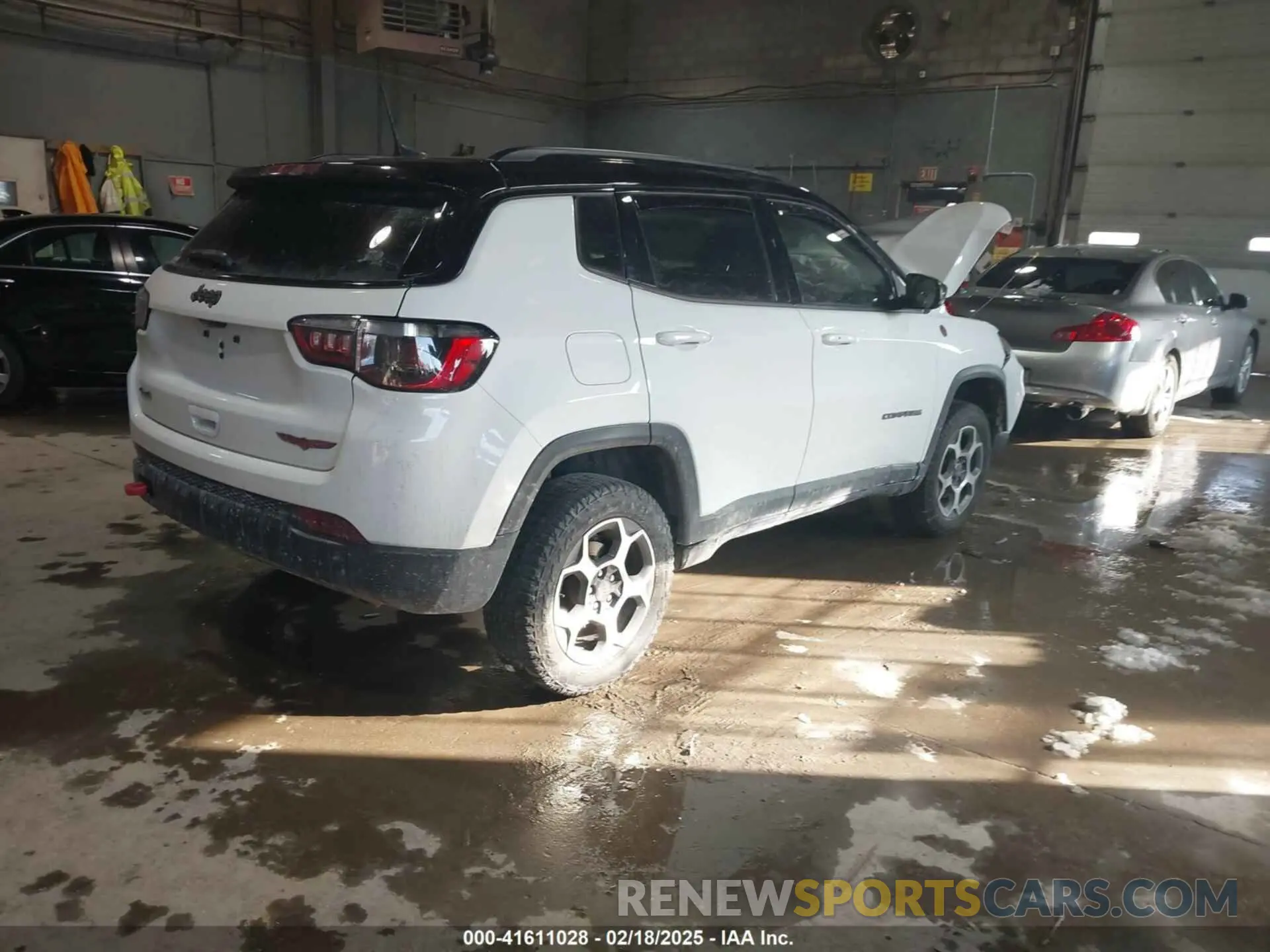 4 Photograph of a damaged car 3C4NJDDB8NT199704 JEEP COMPASS 2022
