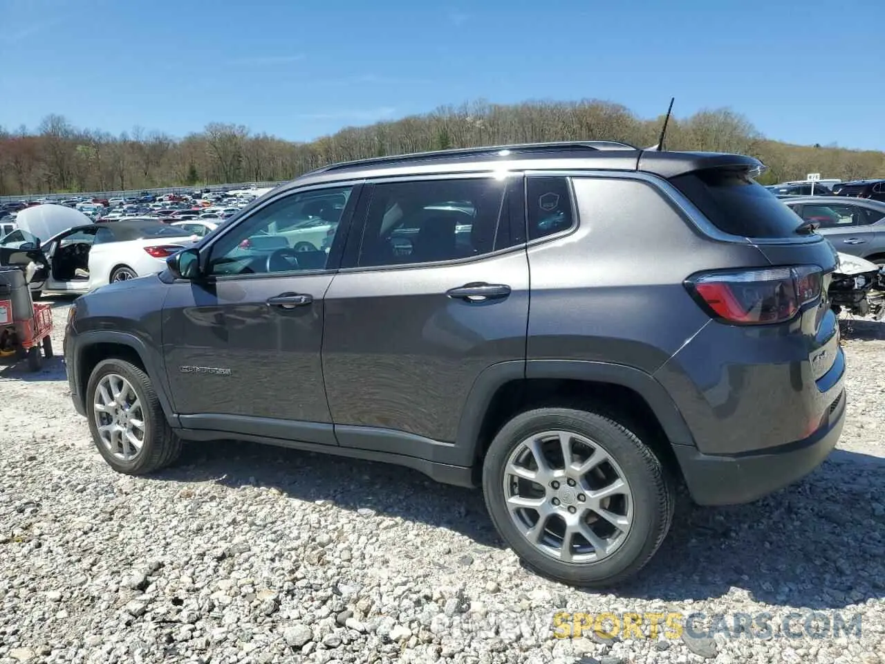 2 Photograph of a damaged car 3C4NJDFB2NT164072 JEEP COMPASS 2022