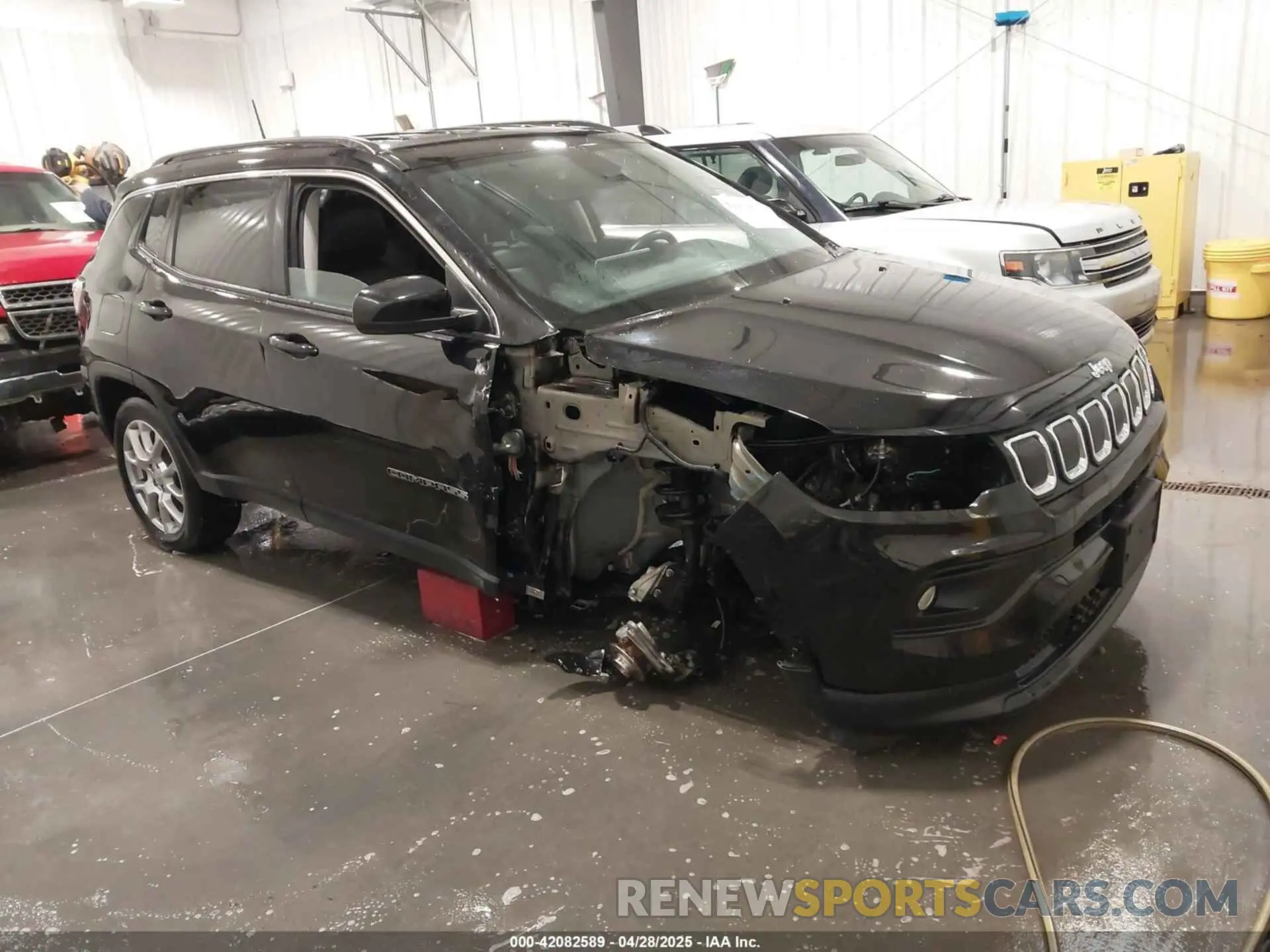 1 Photograph of a damaged car 3C4NJDFB3NT211822 JEEP COMPASS 2022