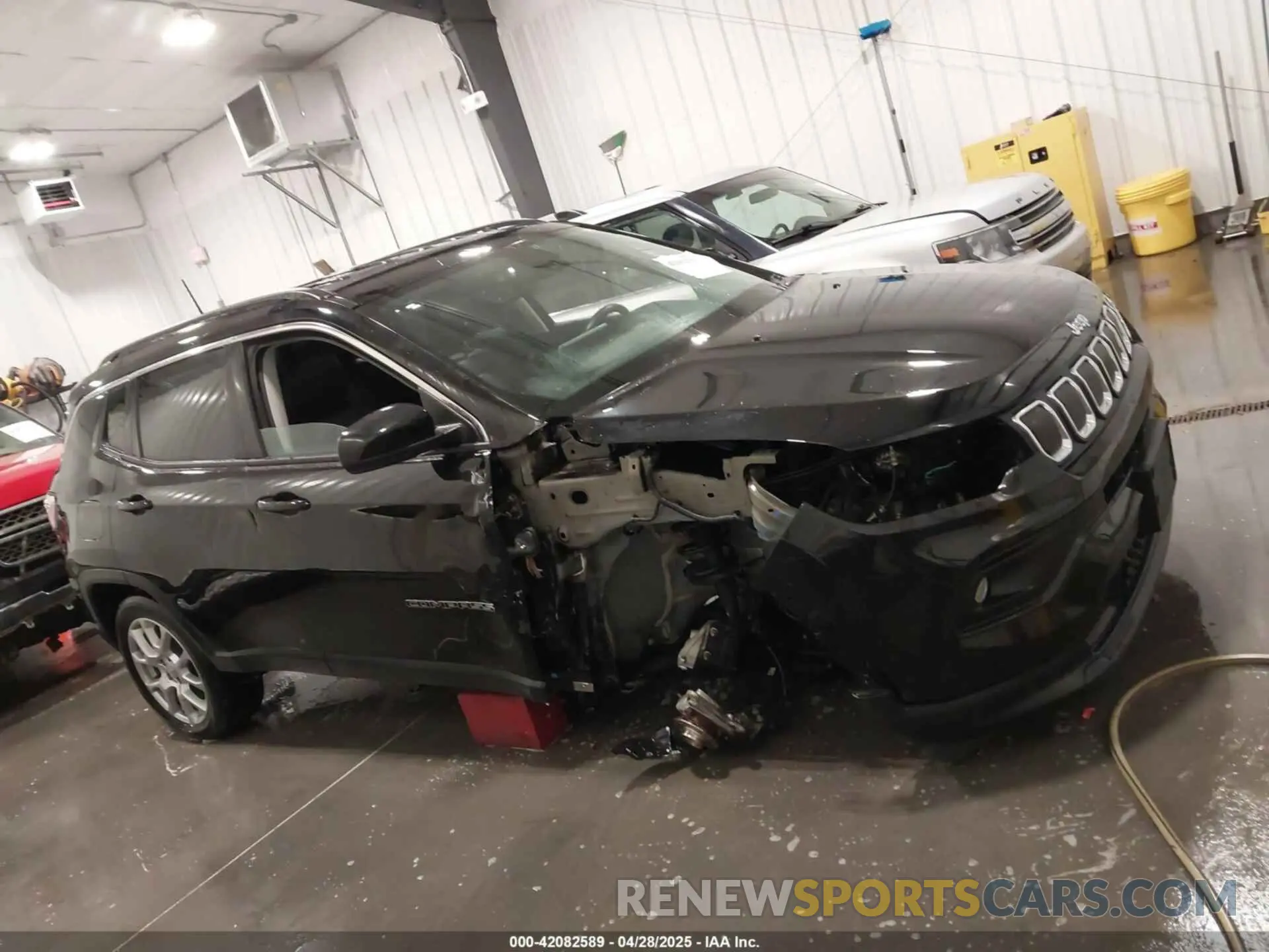 14 Photograph of a damaged car 3C4NJDFB3NT211822 JEEP COMPASS 2022