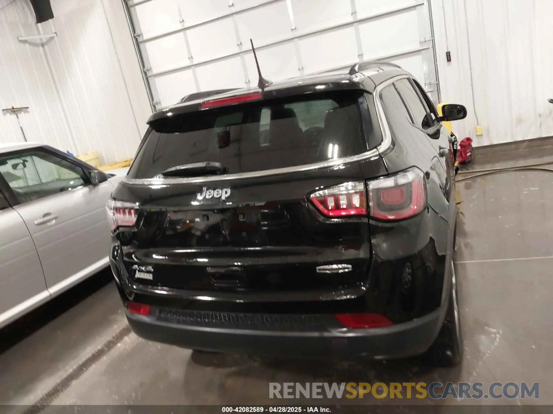 17 Photograph of a damaged car 3C4NJDFB3NT211822 JEEP COMPASS 2022
