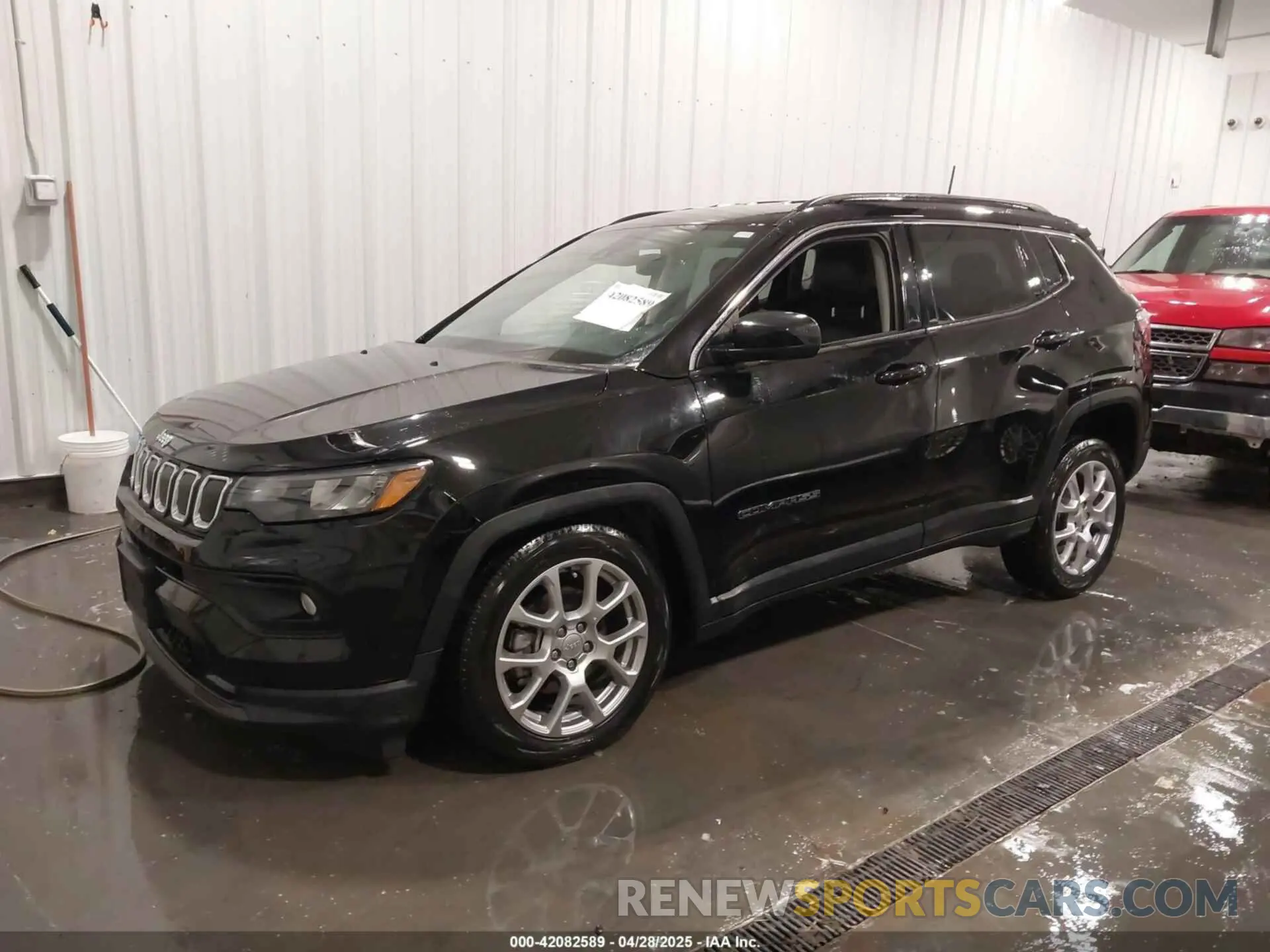 2 Photograph of a damaged car 3C4NJDFB3NT211822 JEEP COMPASS 2022
